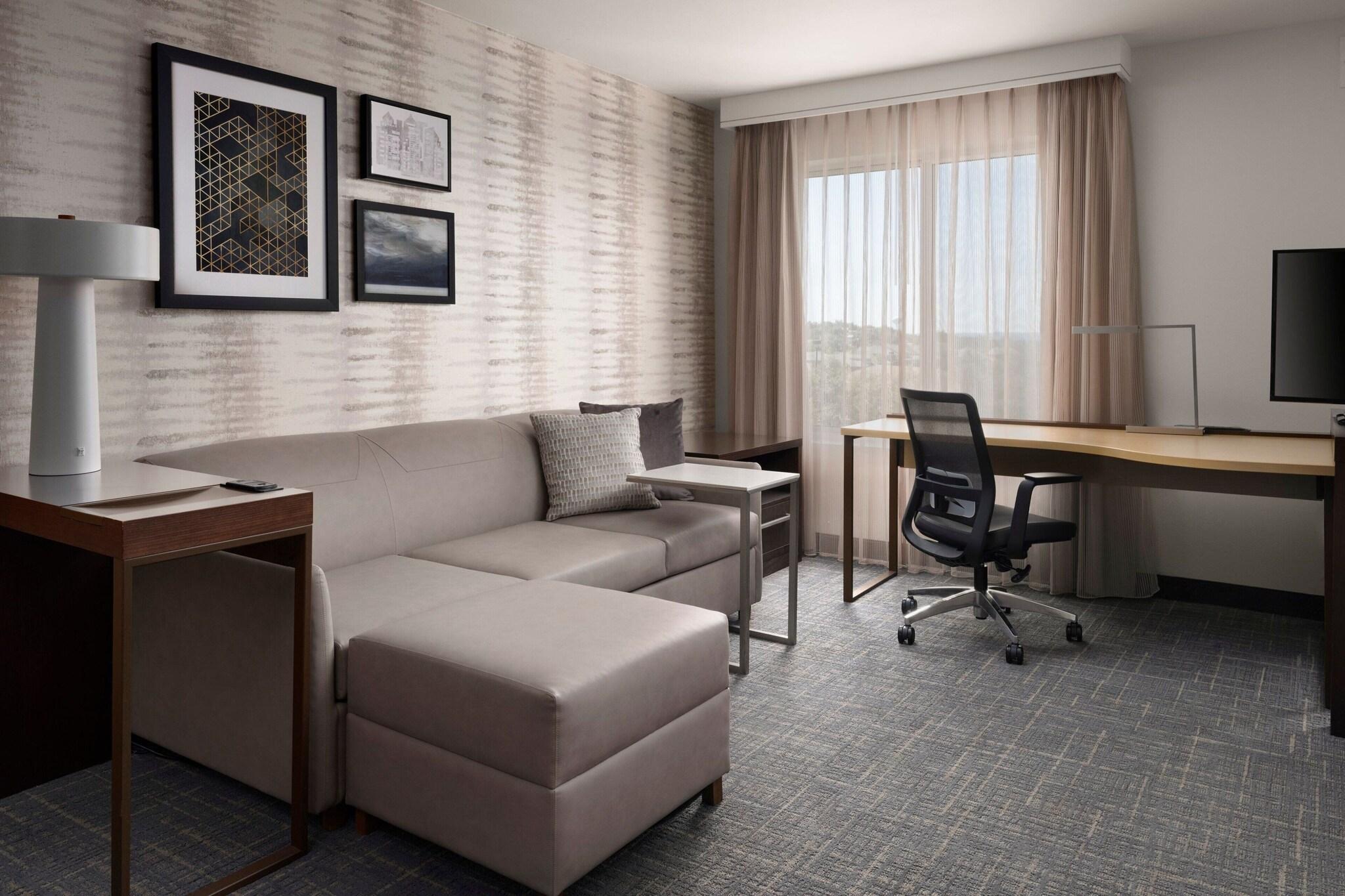 Studio Accessible King Size Bed