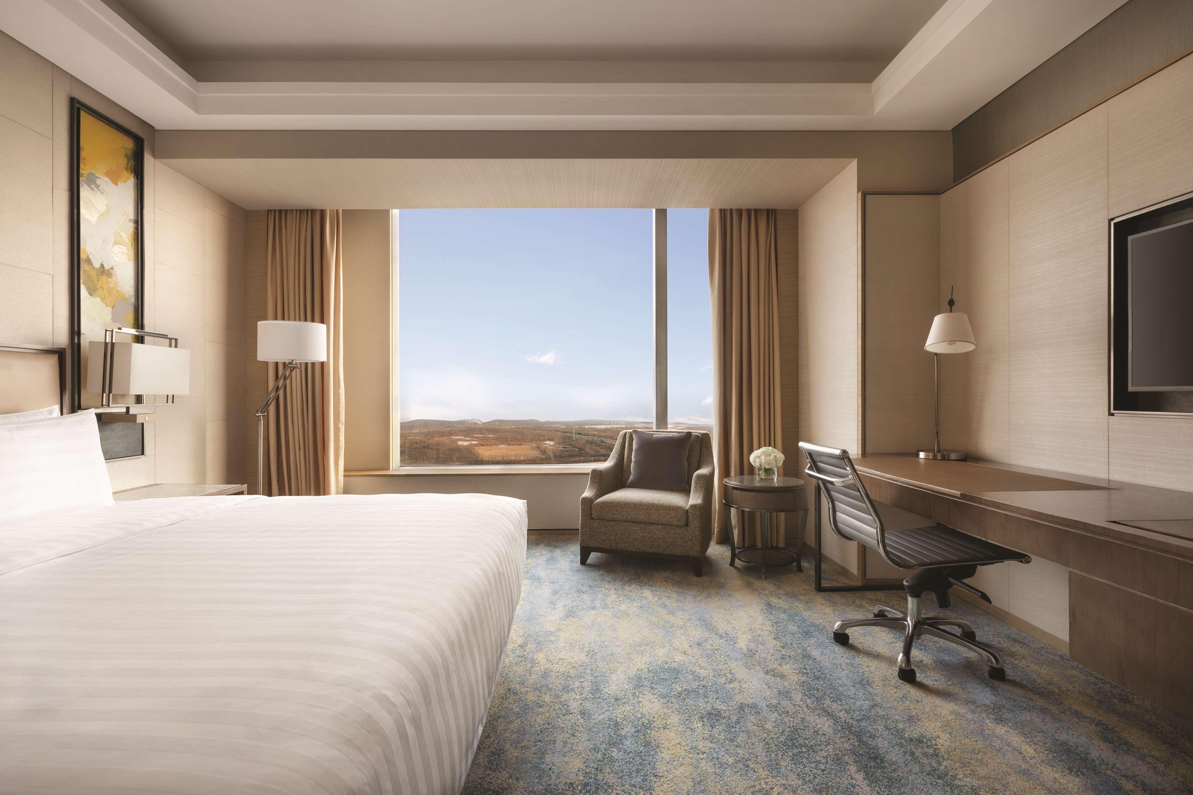 Room Deluxe King Bed