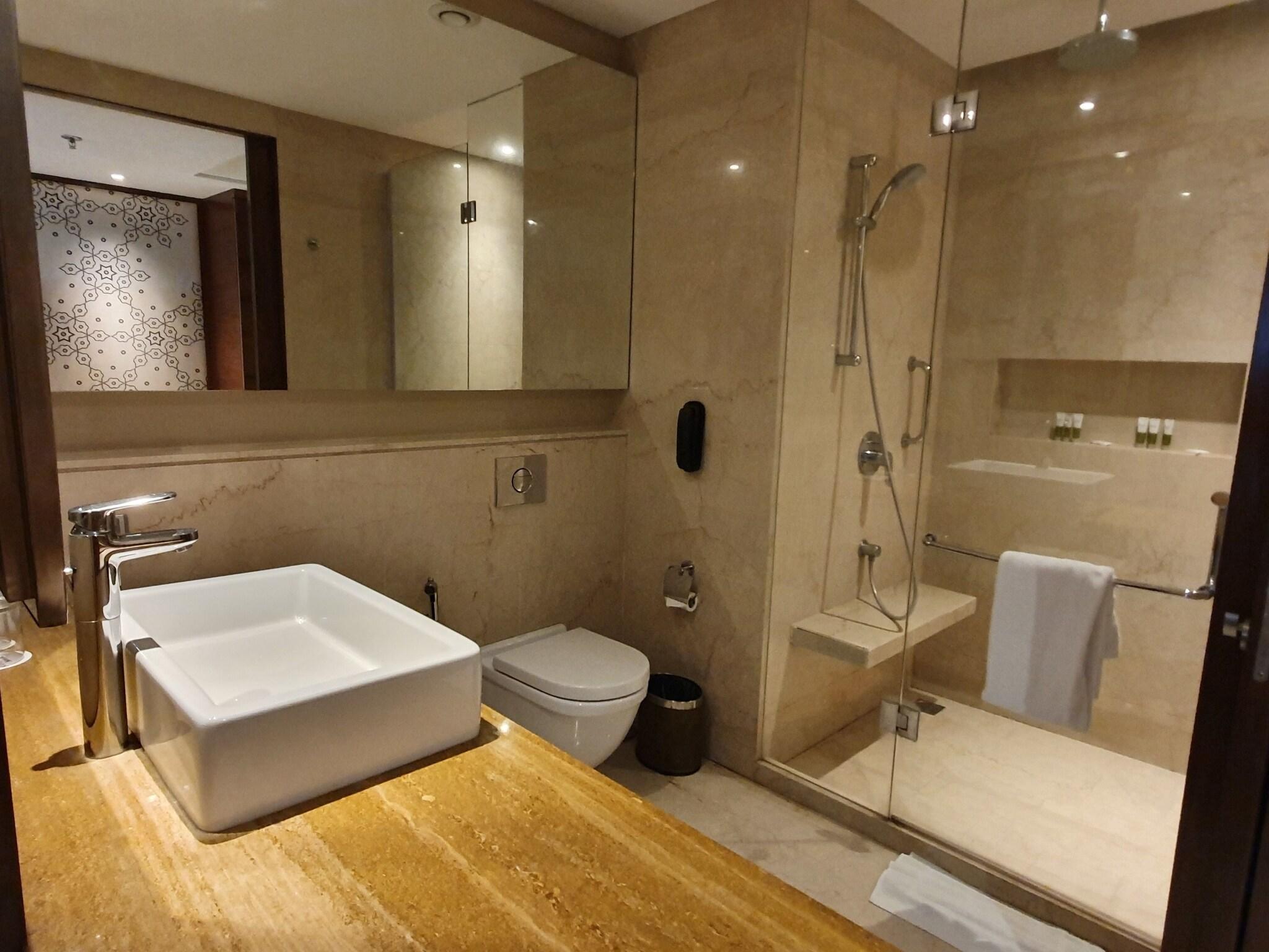 Double Pool View King Bed