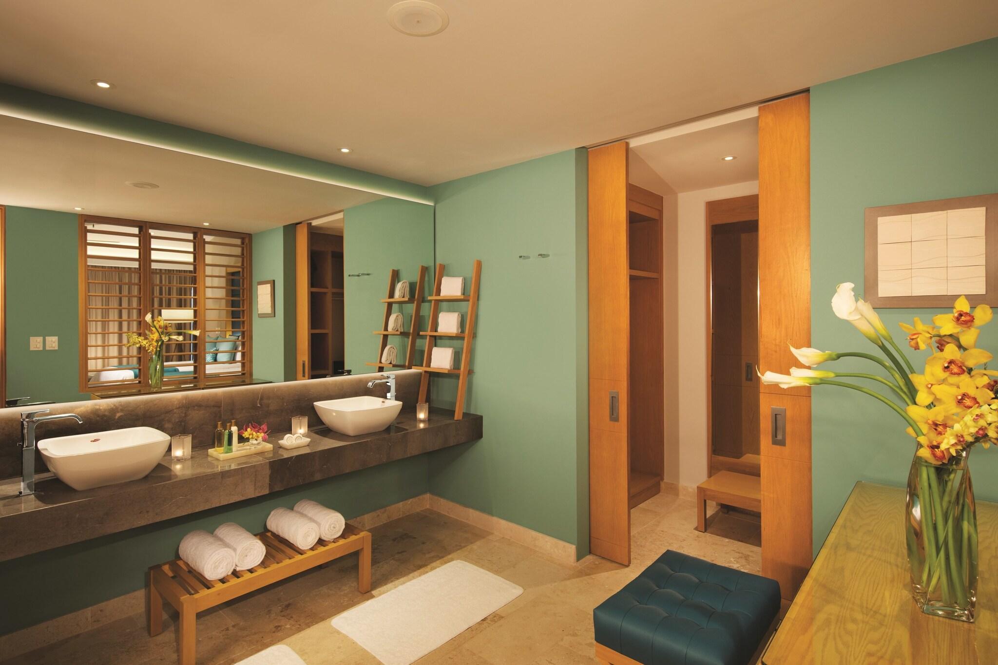 Suite Club with Views