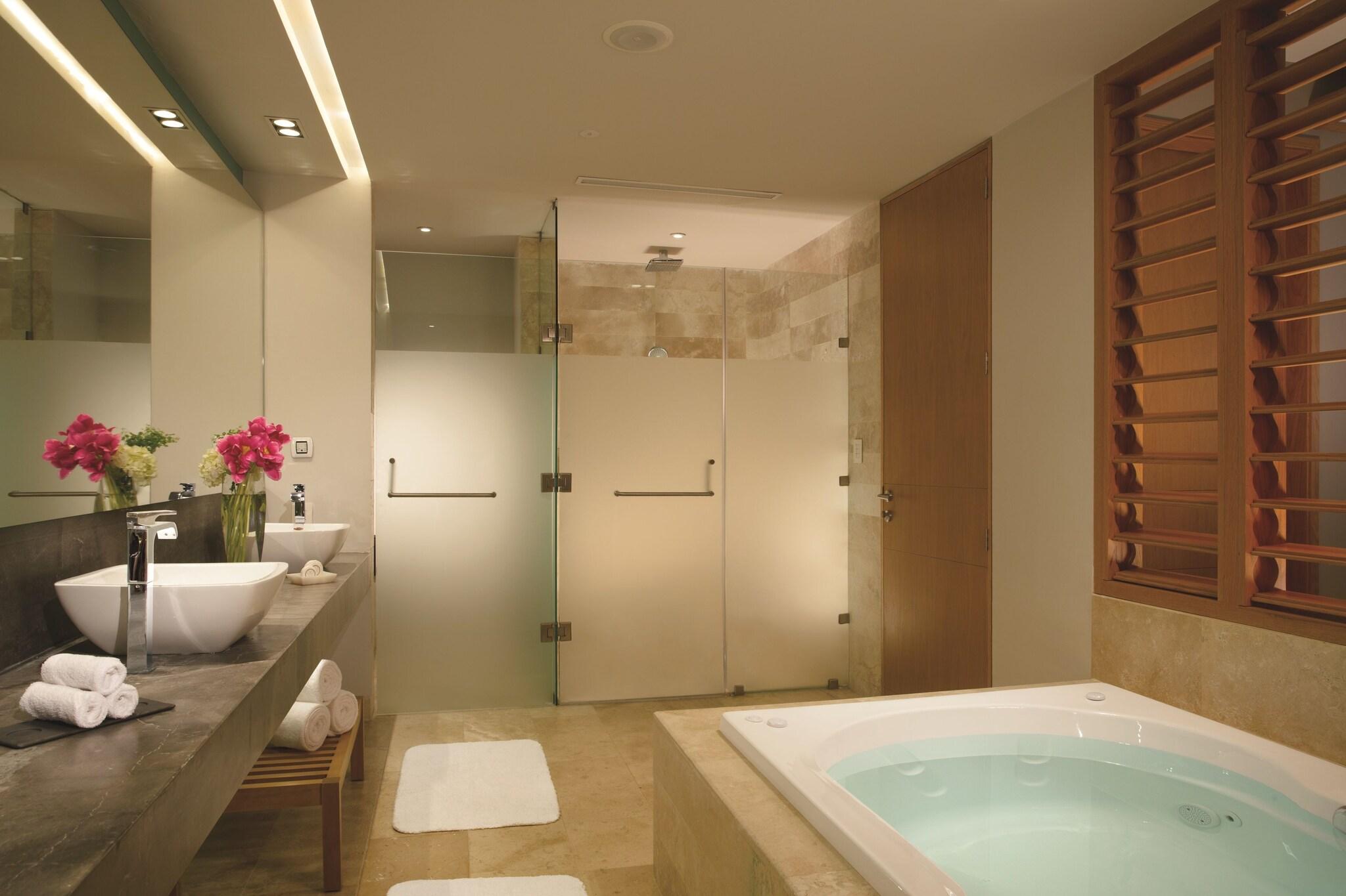 Suite Club with Views