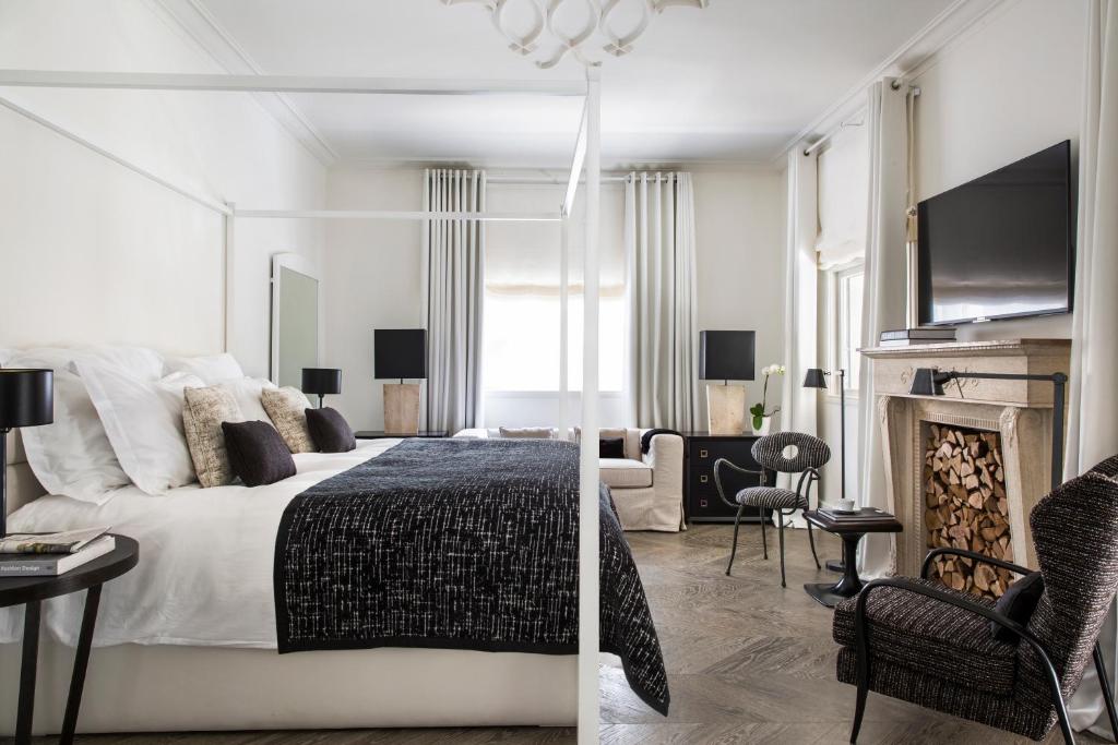 Single Two Bedrooms One Bathroom