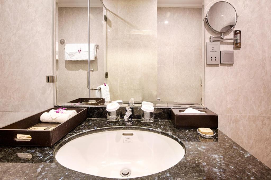 Twin Superior City View