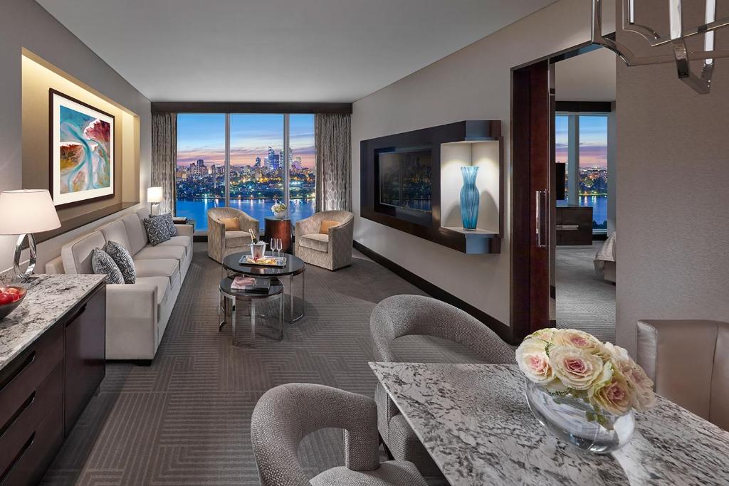 Suite Club City View