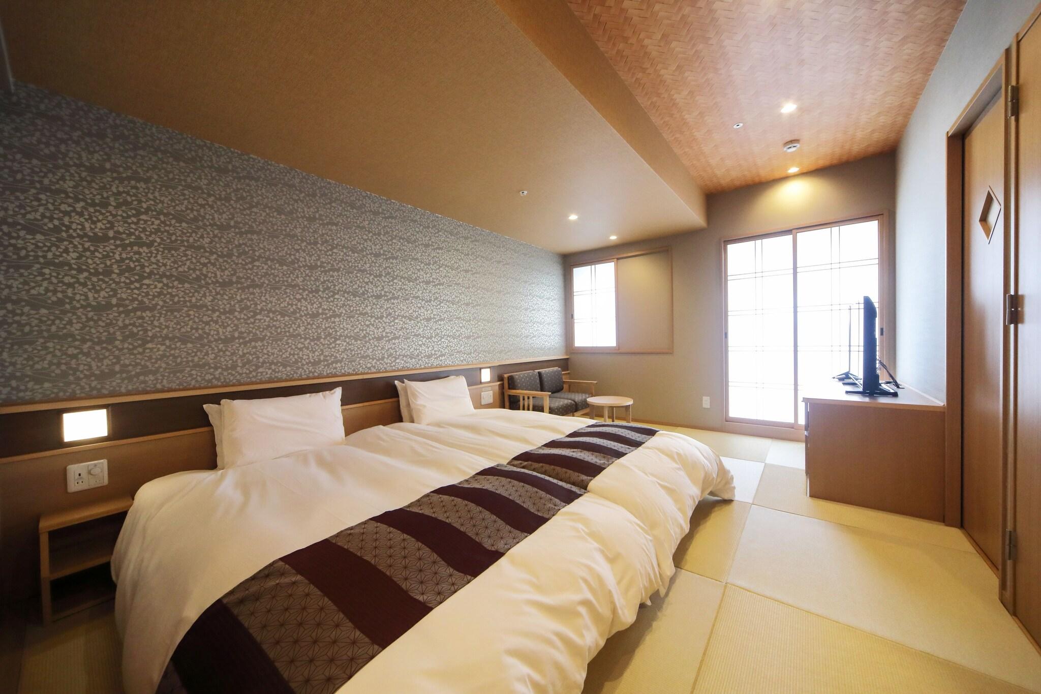 Twin Deluxe Two Beds