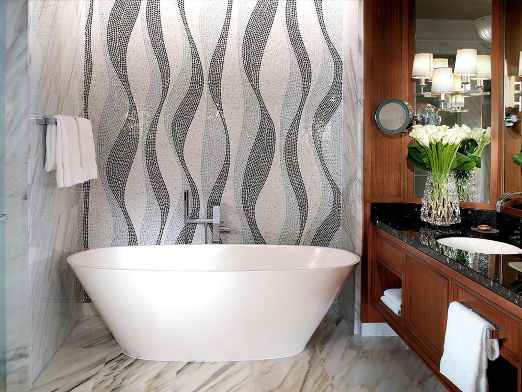 Double Deluxe City View King Bed