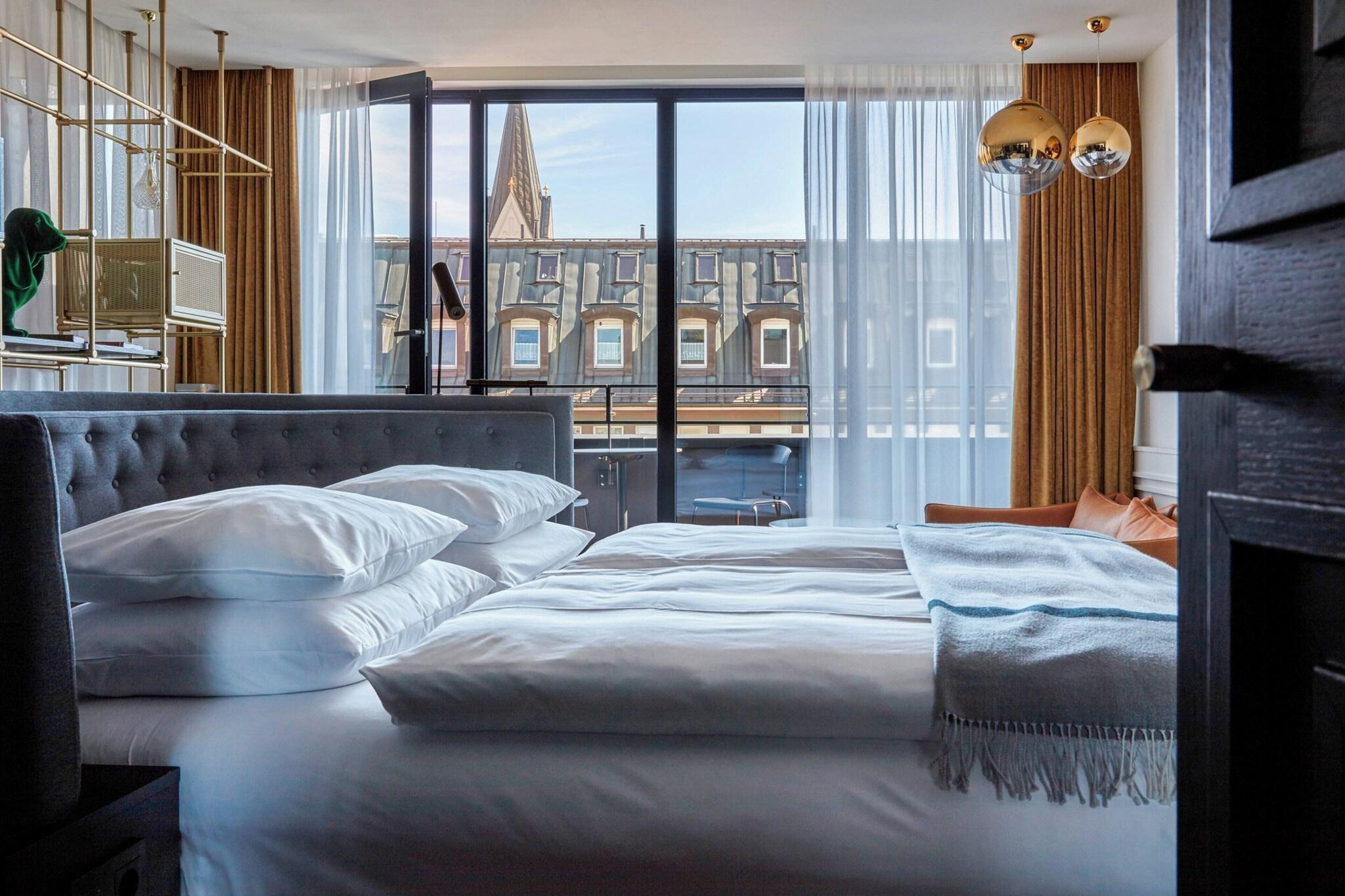 Suite Deluxe King Bed