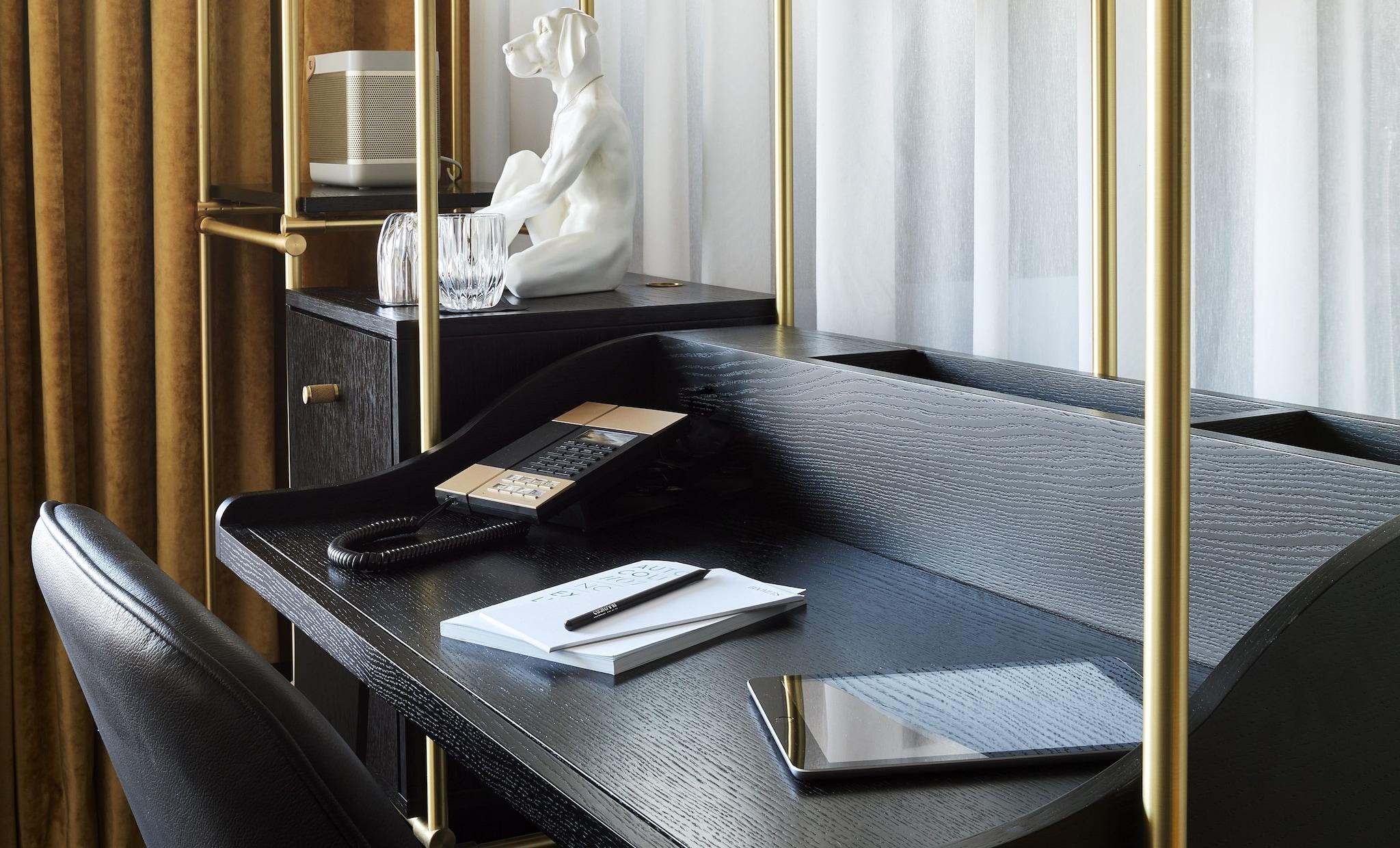 Suite Deluxe King Bed