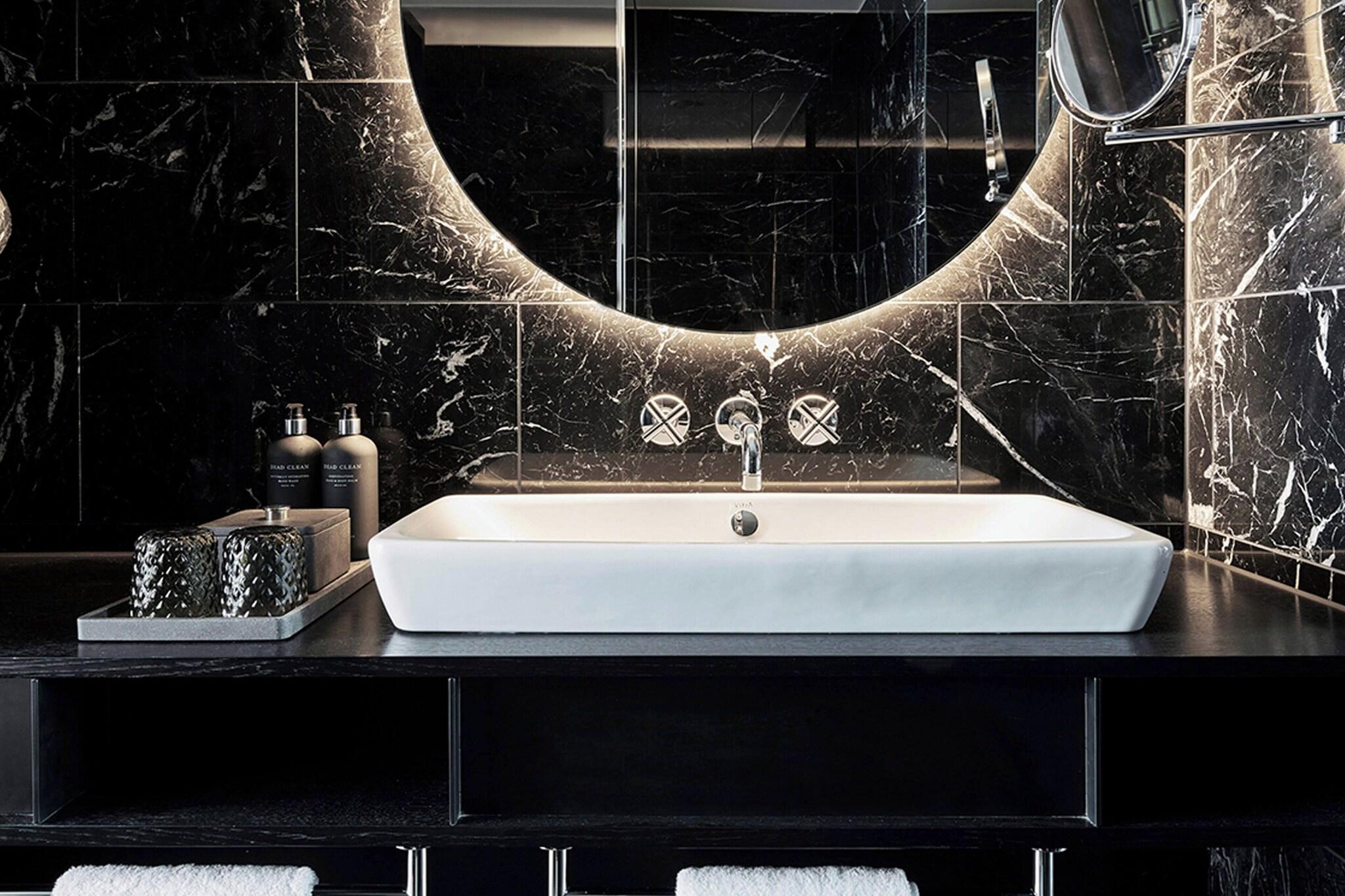 Double Deluxe King Bed