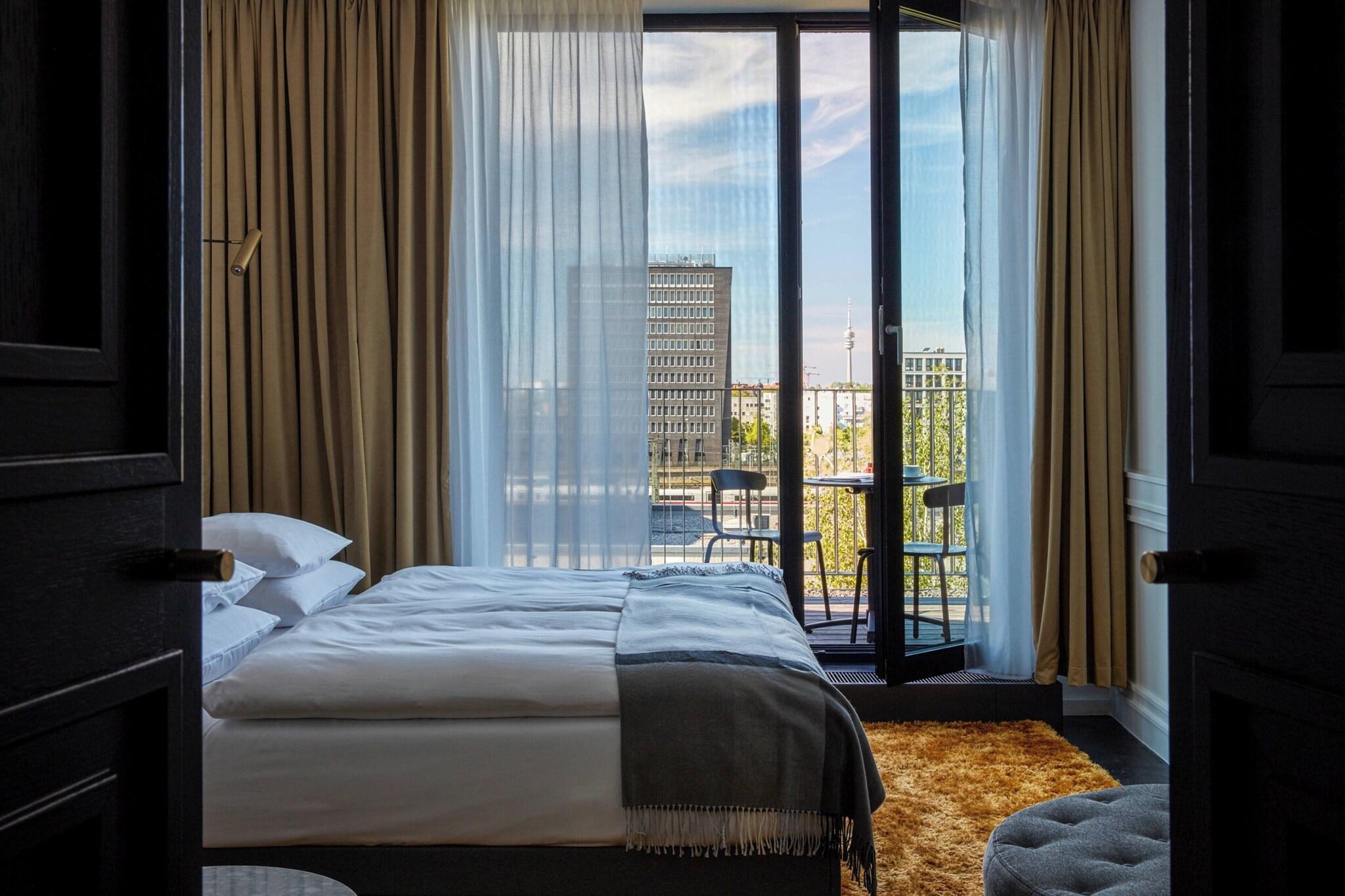 Double Deluxe King Bed