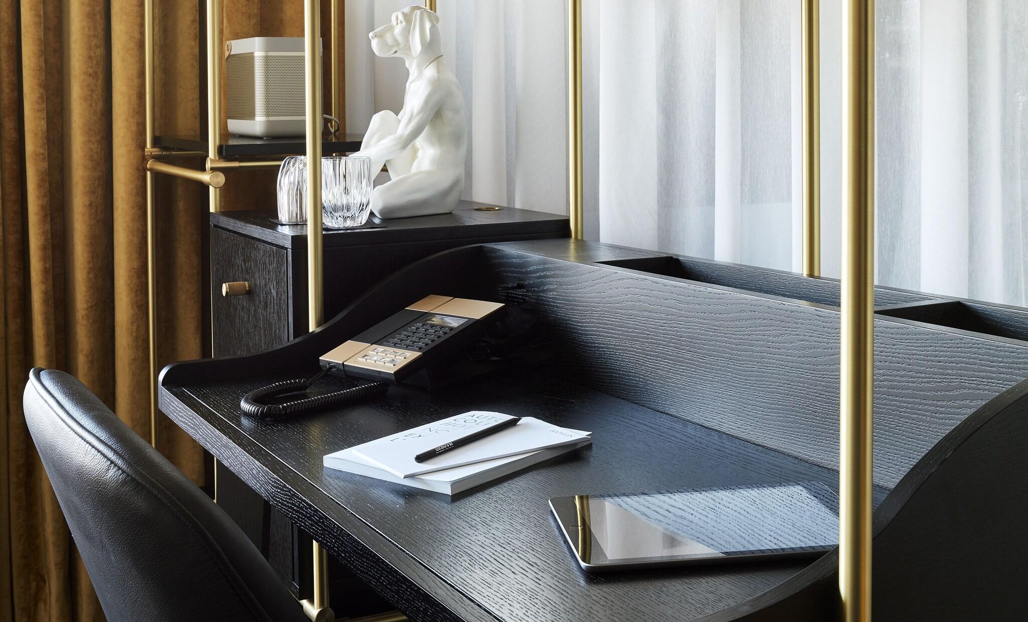 Suite Deluxe King Bed