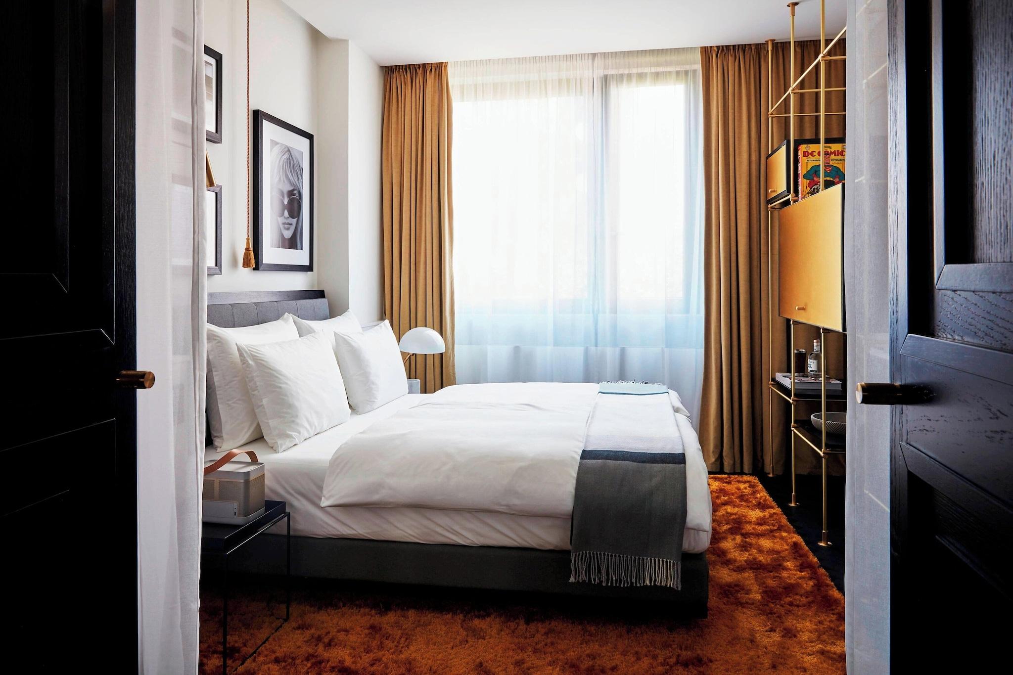 Double or Twin Superior Queen Bed