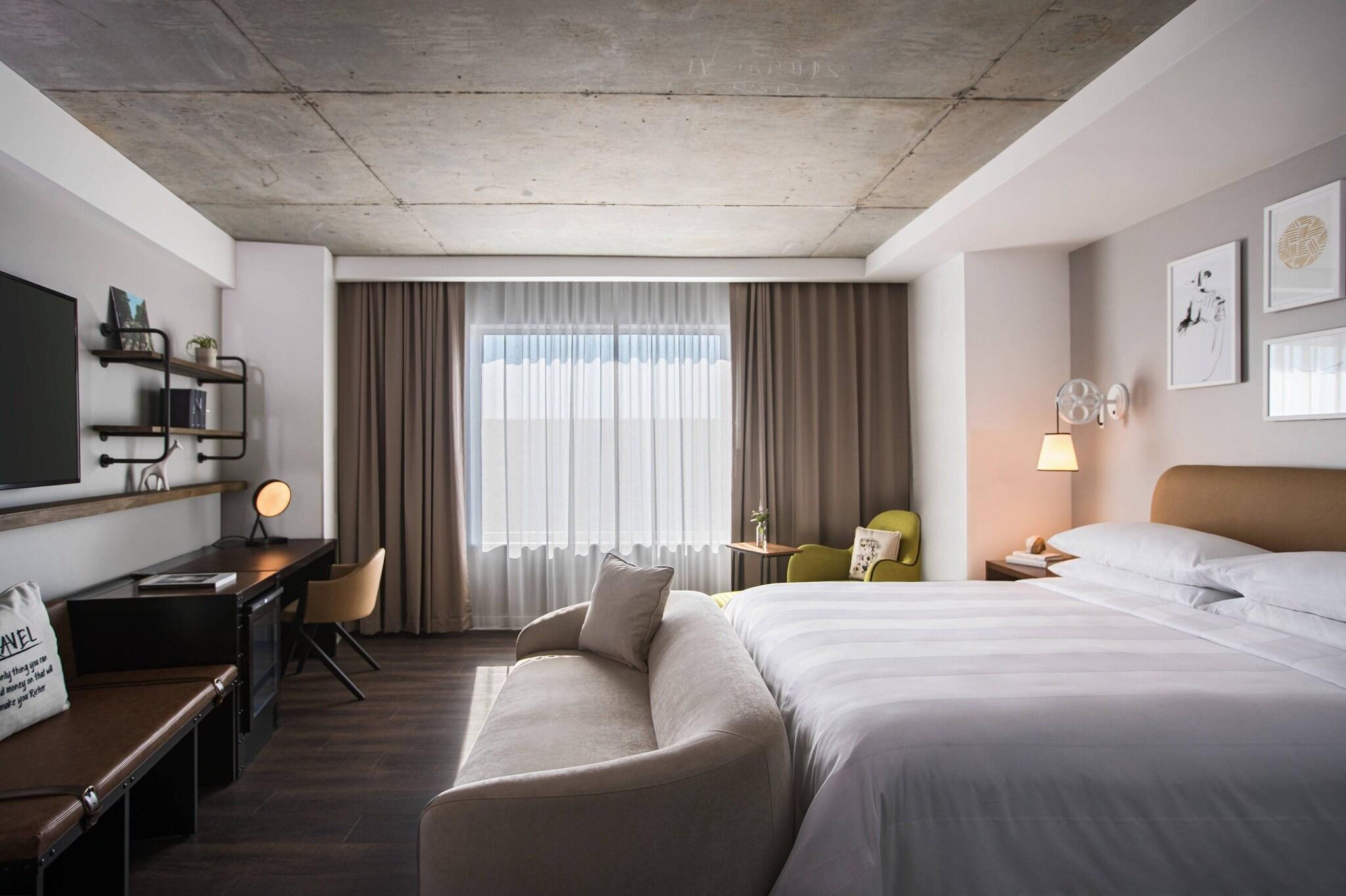 Double Club King Bed