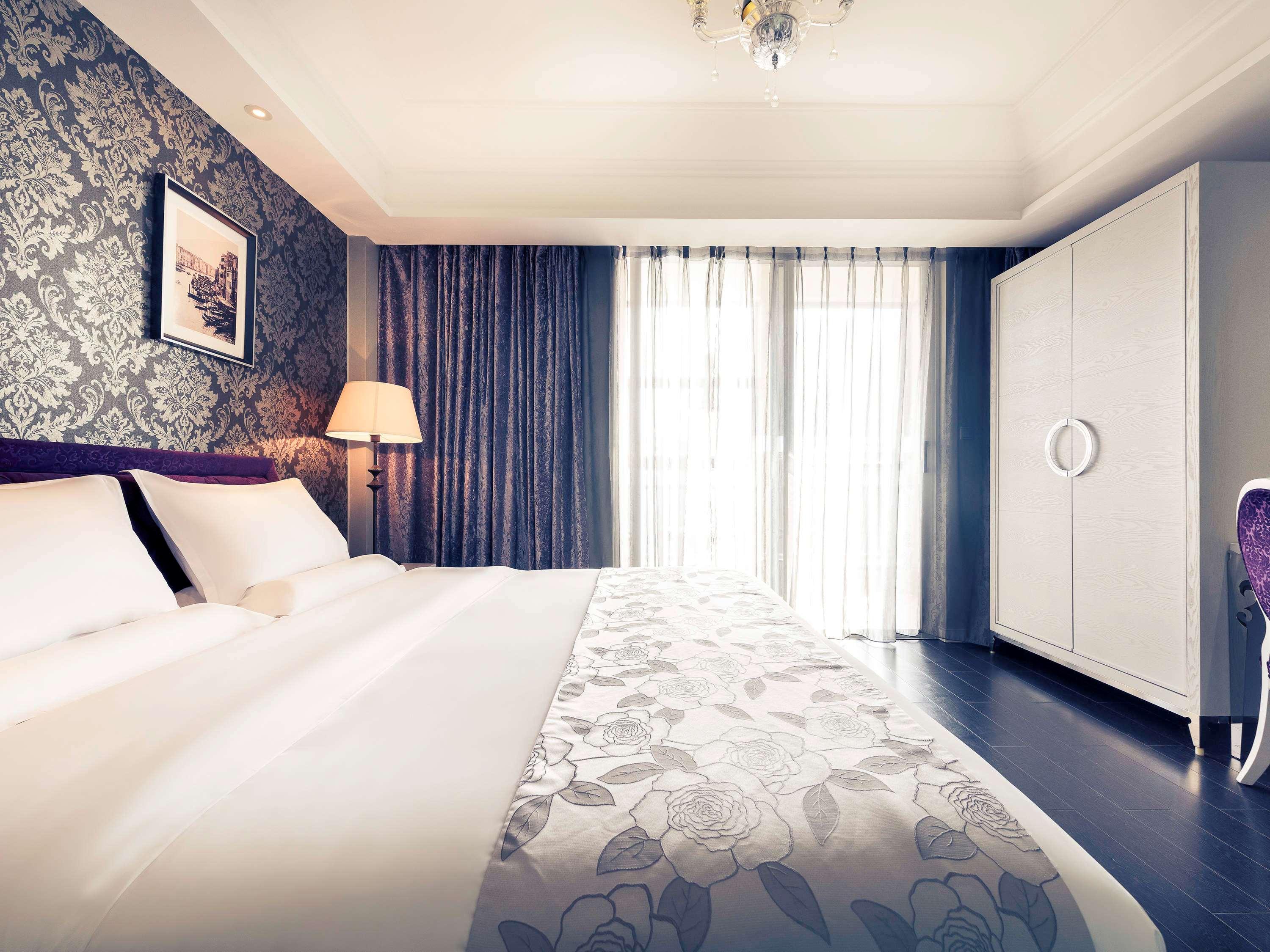 Double Deluxe King Bed