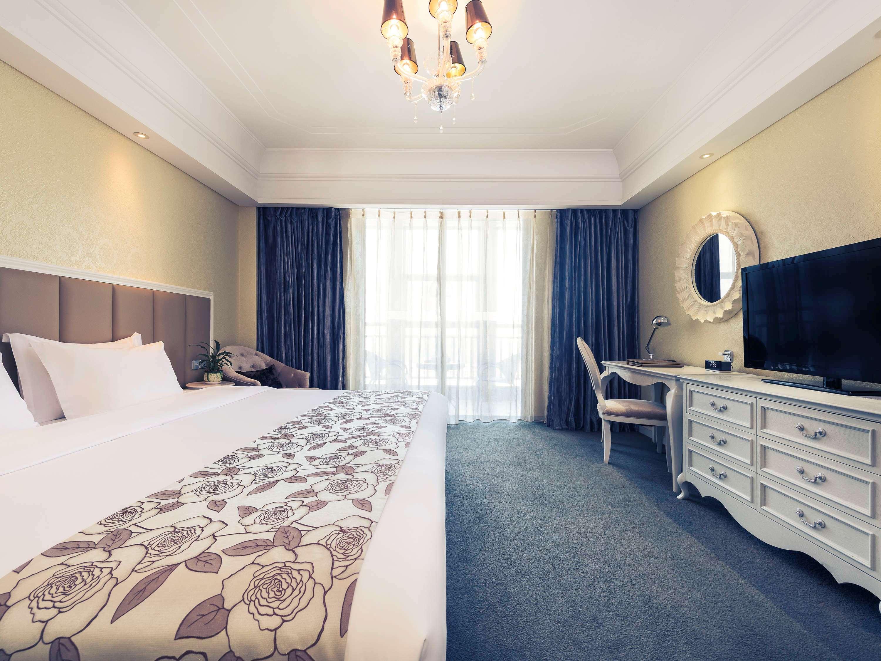 Double Deluxe King Bed