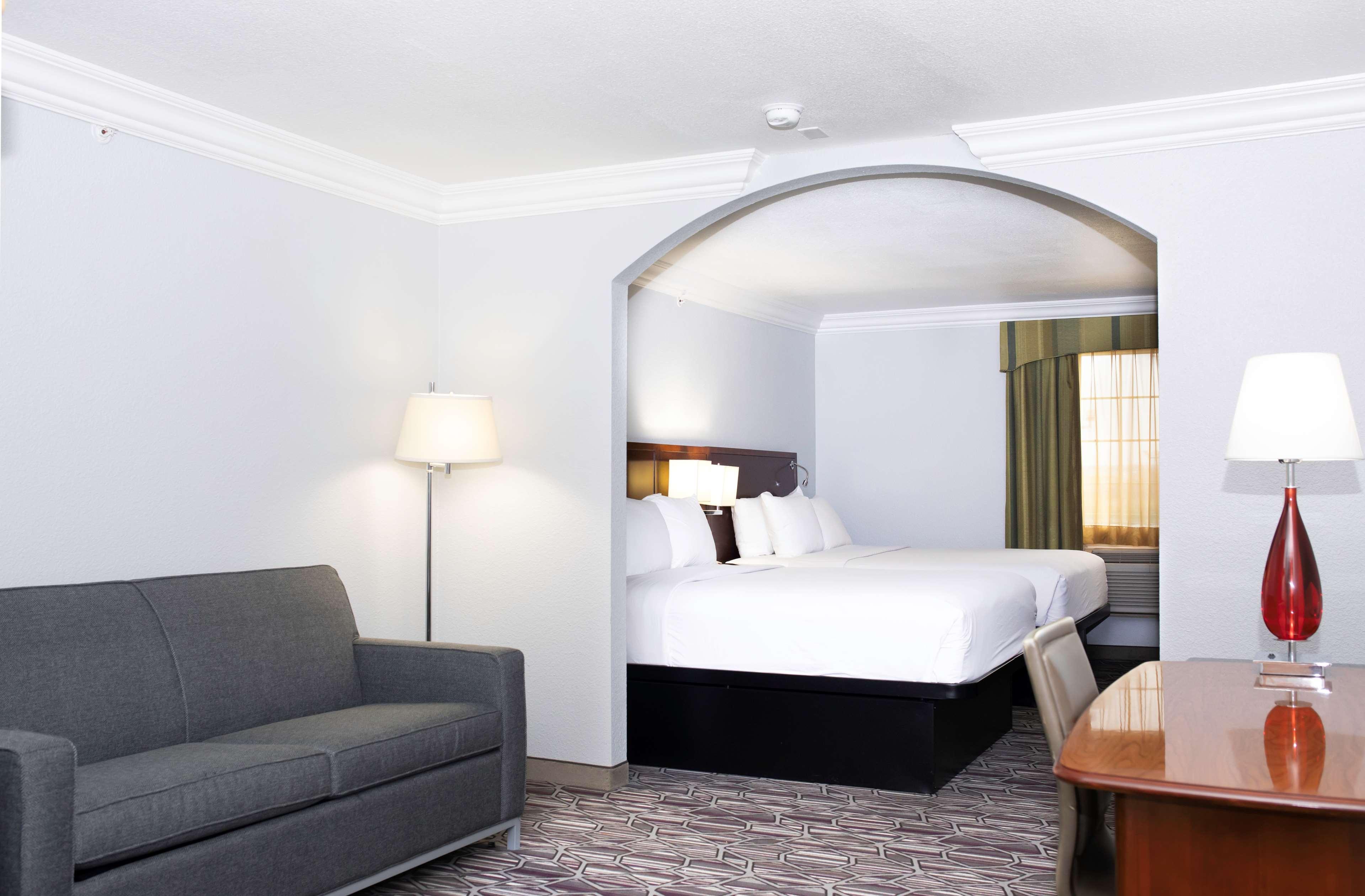 Suite Two Queen Beds Non Smoking