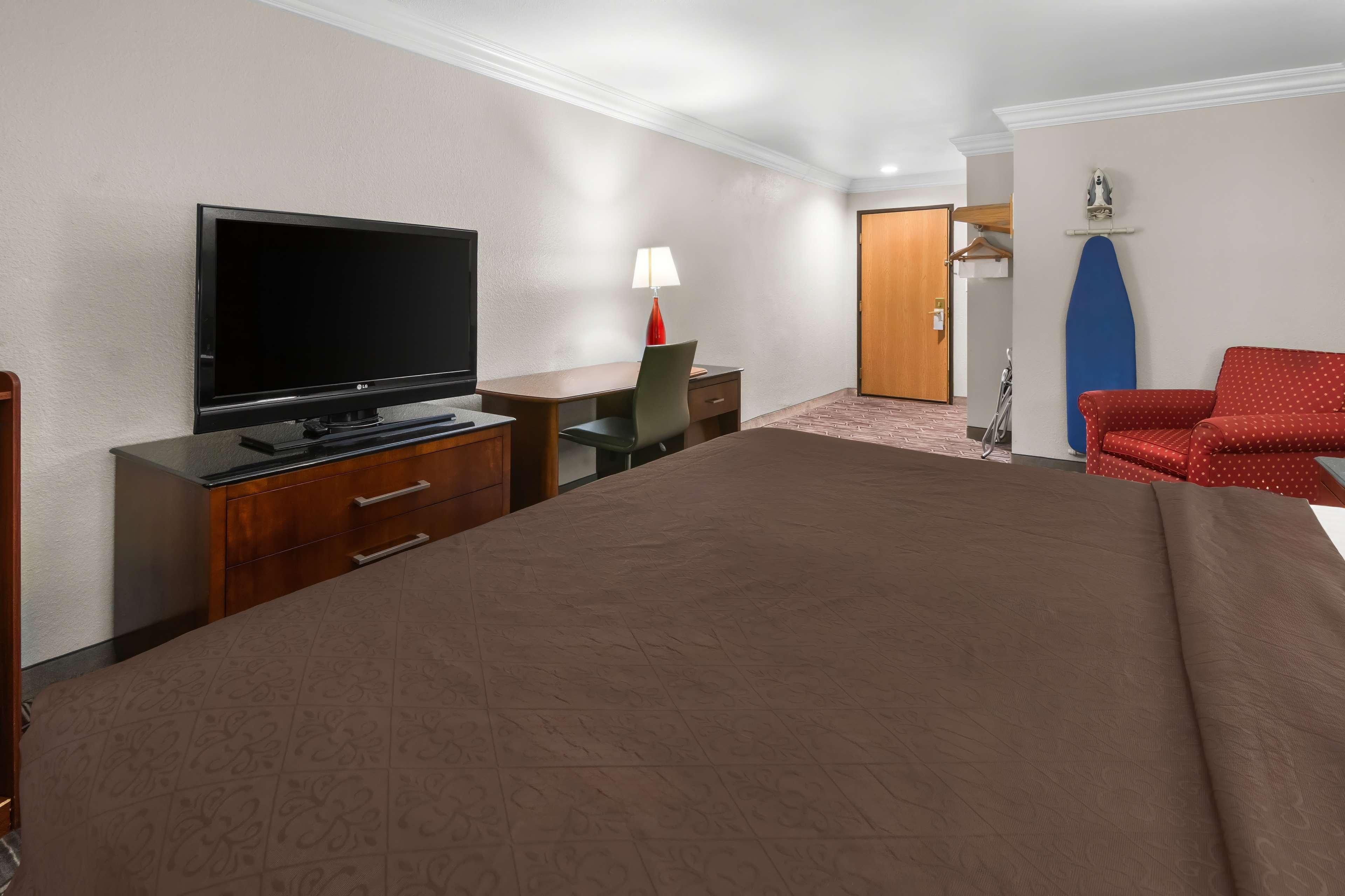 Room King Bed Non Smoking