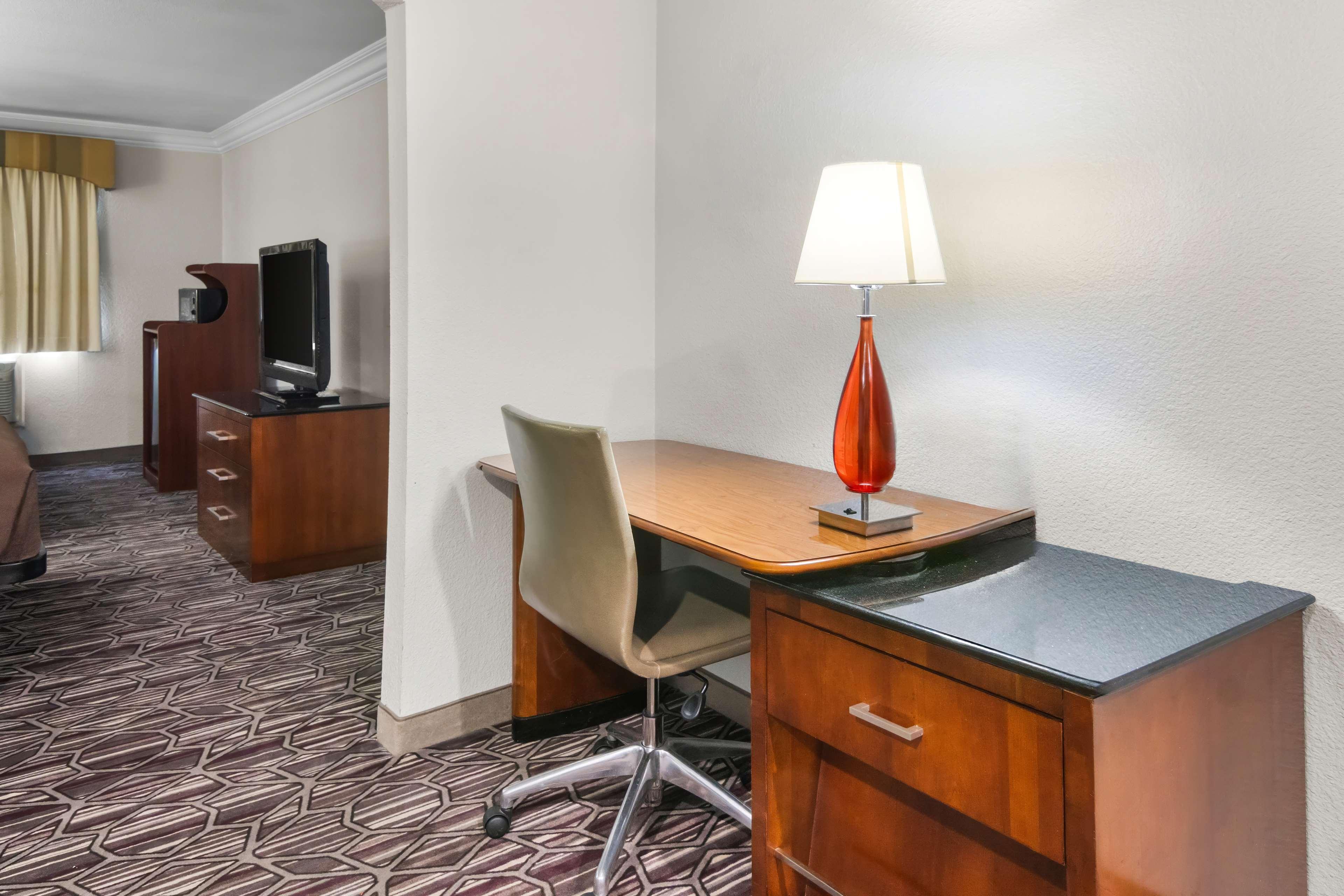 Suite Two Queen Beds Non Smoking