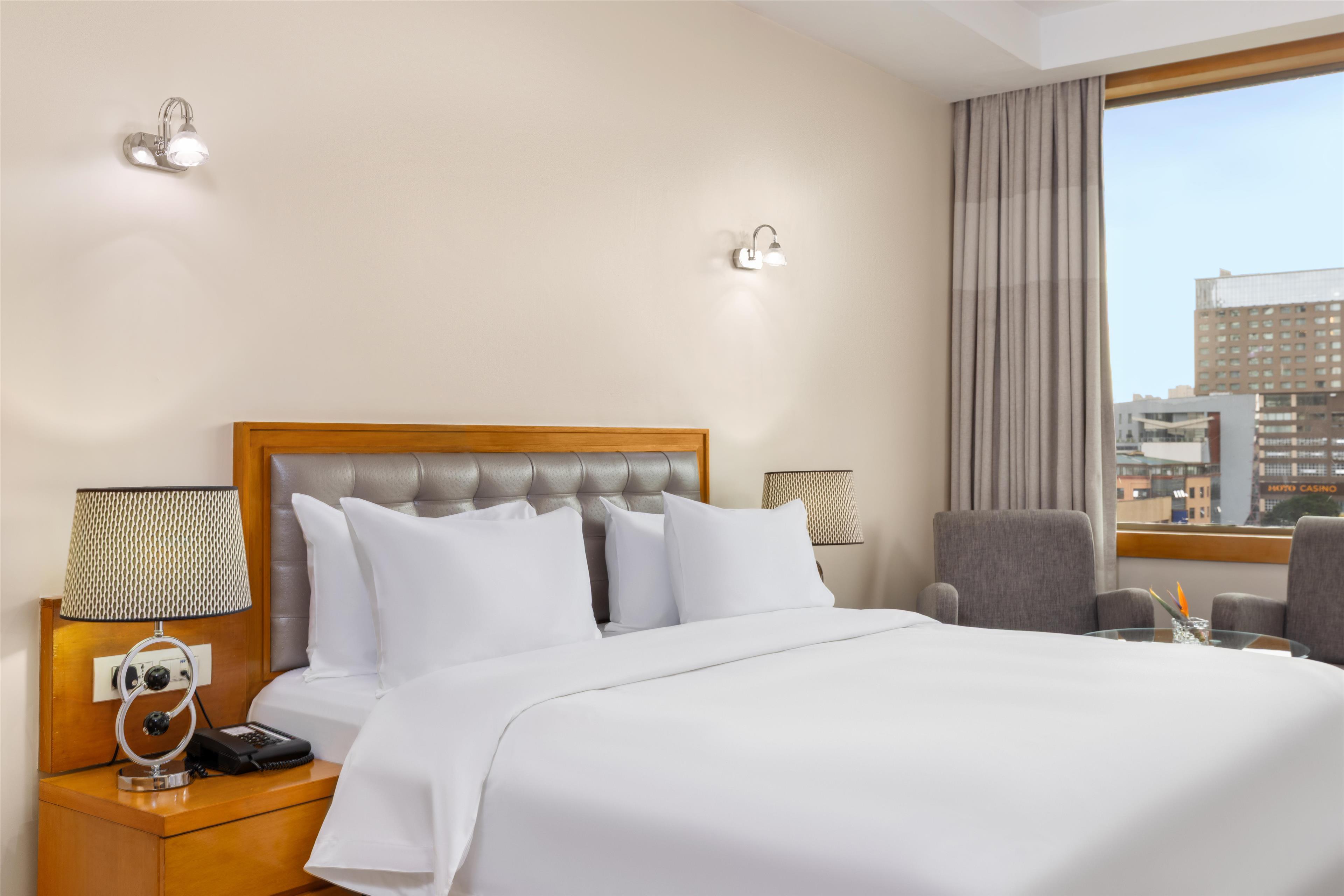 Junior Suite City View King Bed