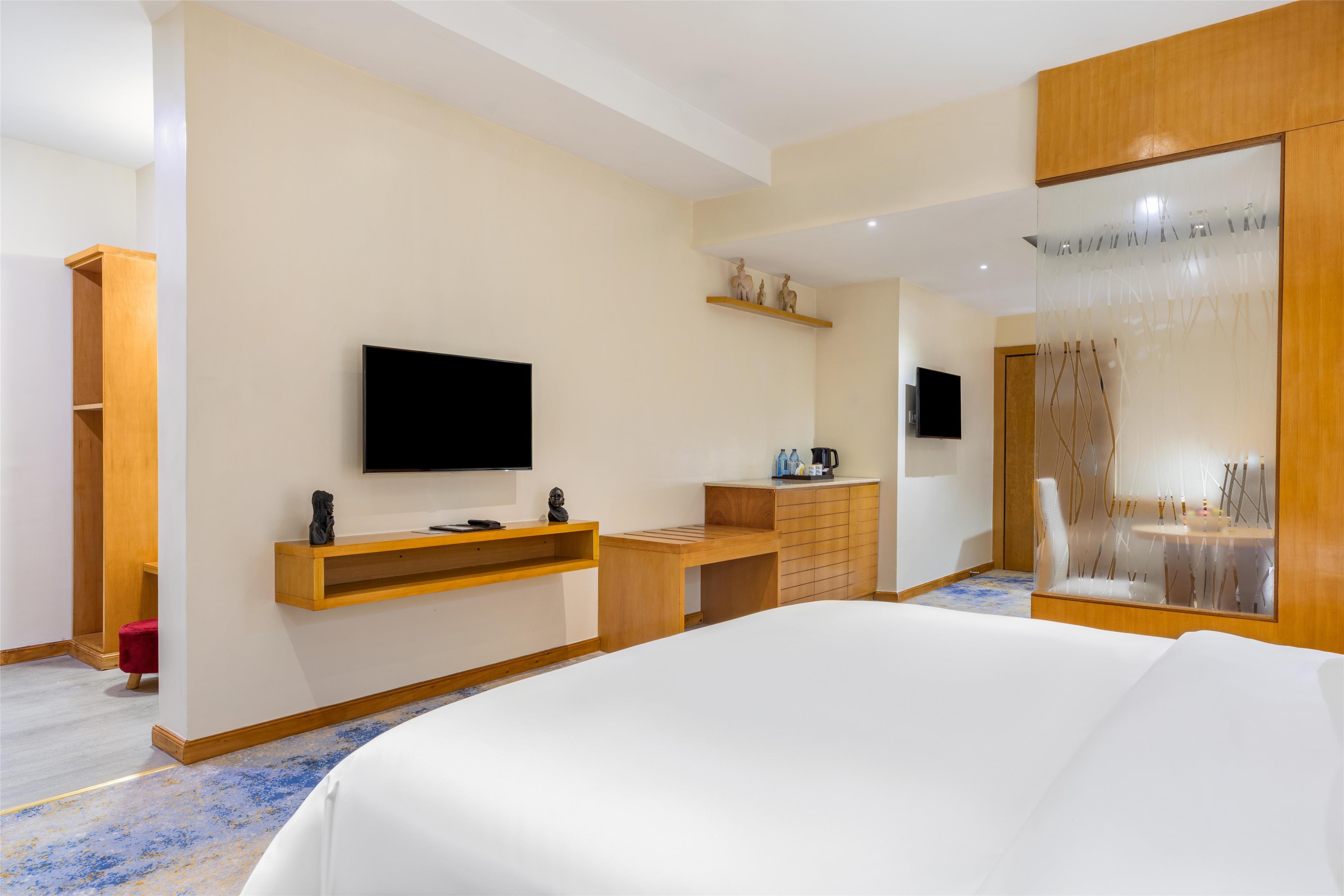 Junior Suite City View King Bed
