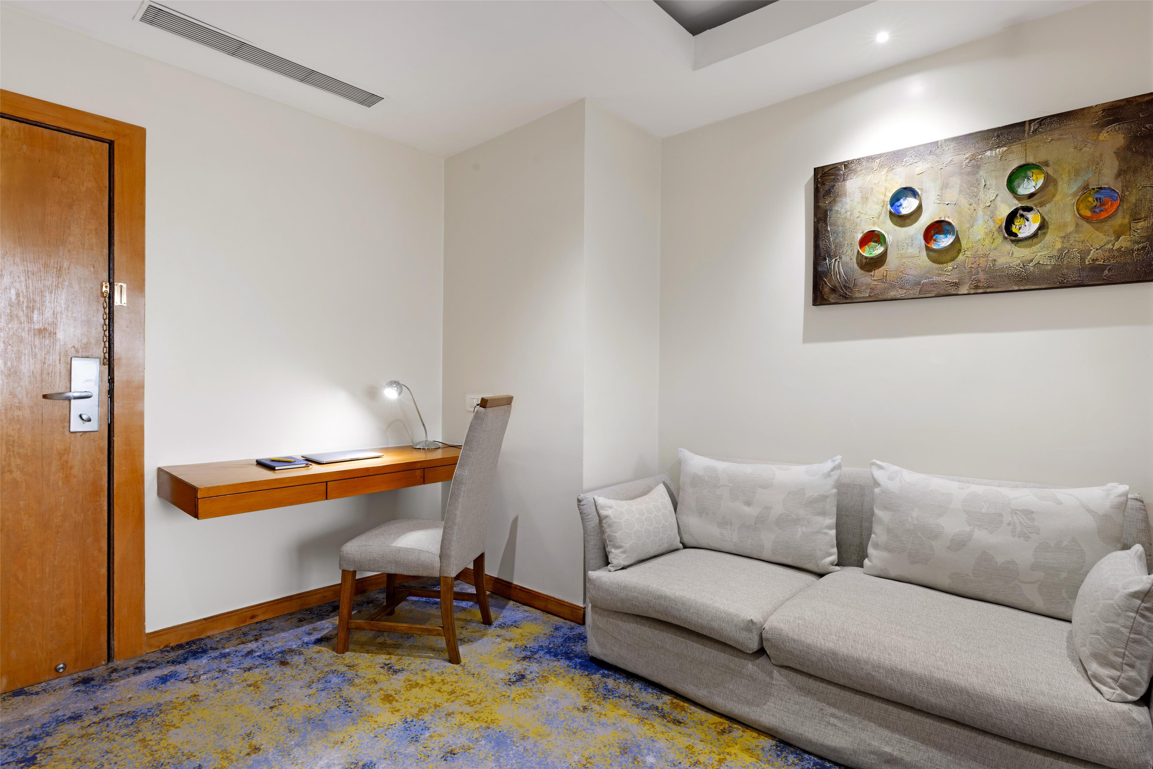 Junior Suite City View King Bed