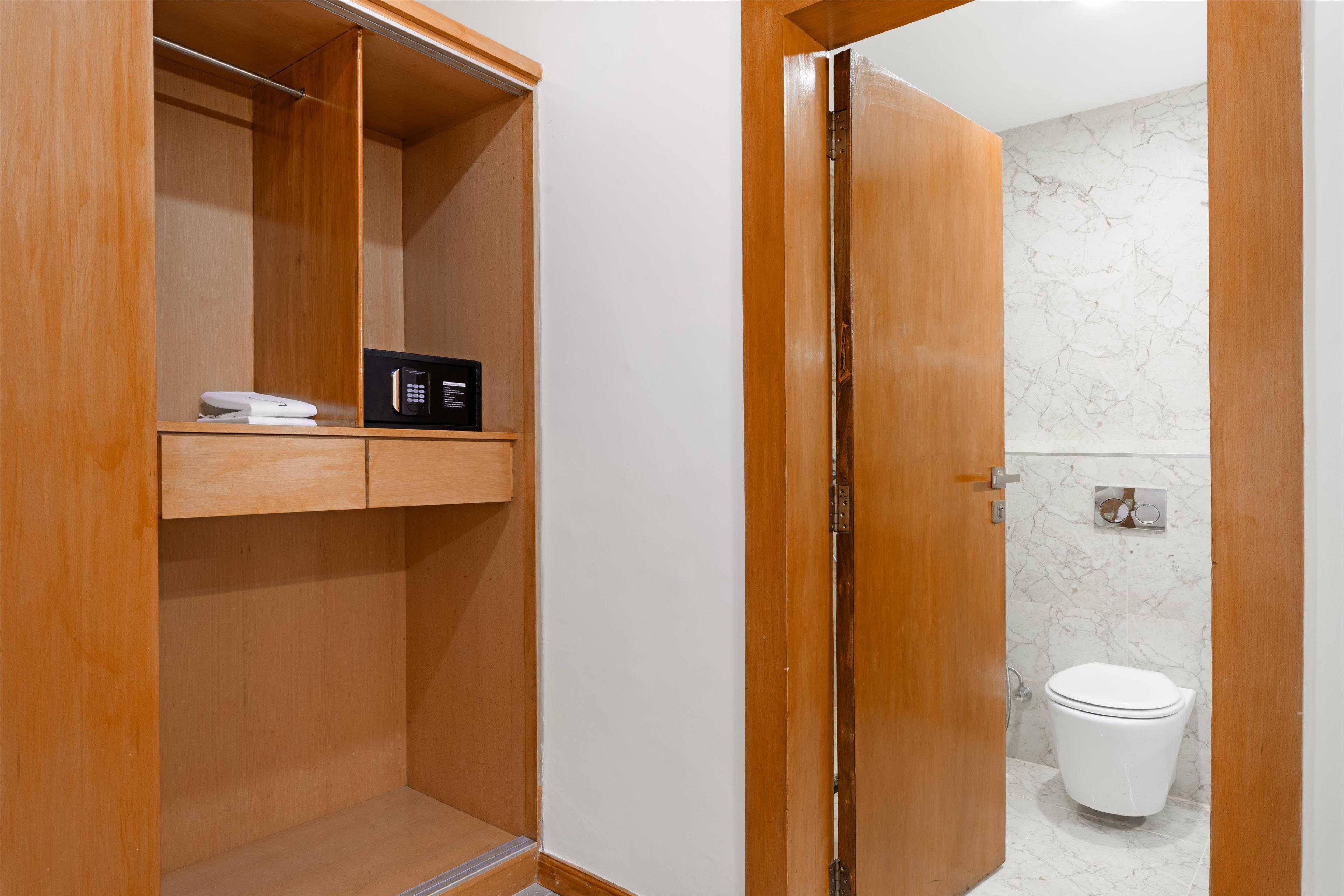 Junior Suite City View King Bed