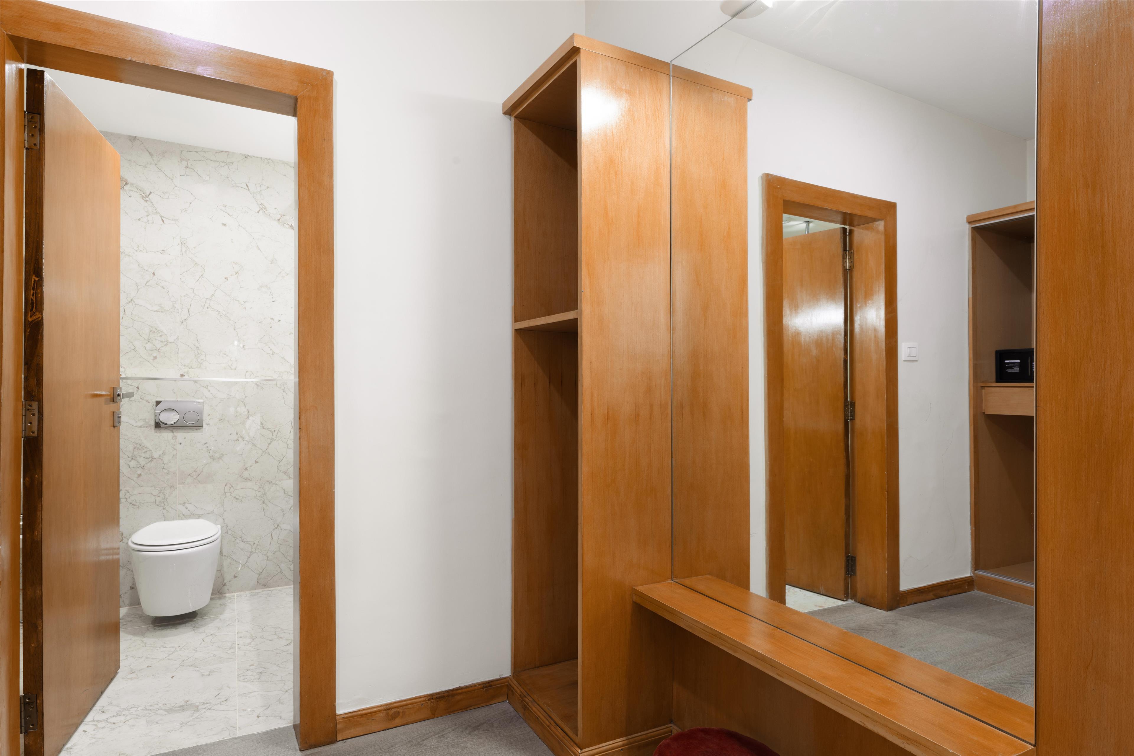 Junior Suite City View King Bed