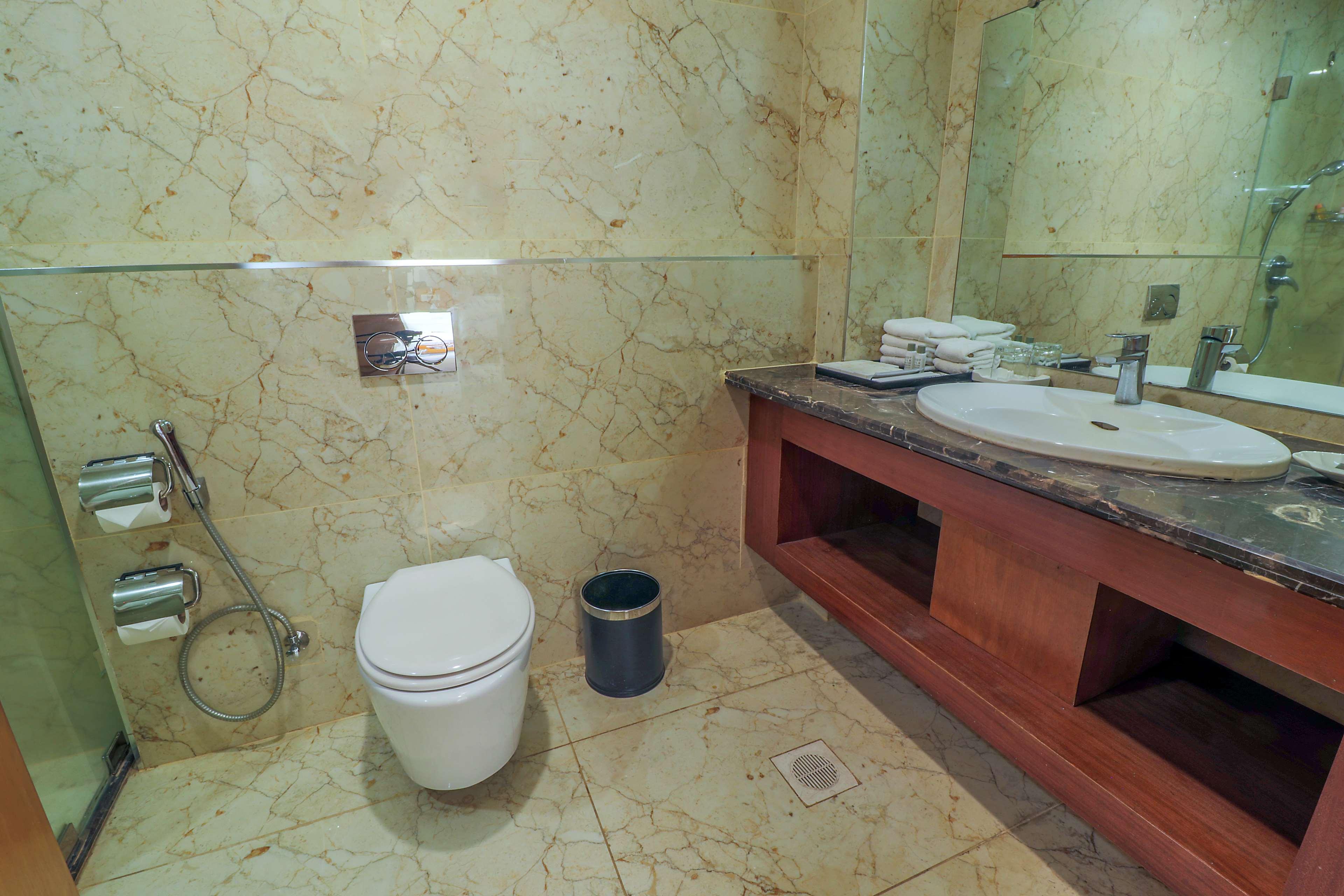 Junior Suite City View King Bed