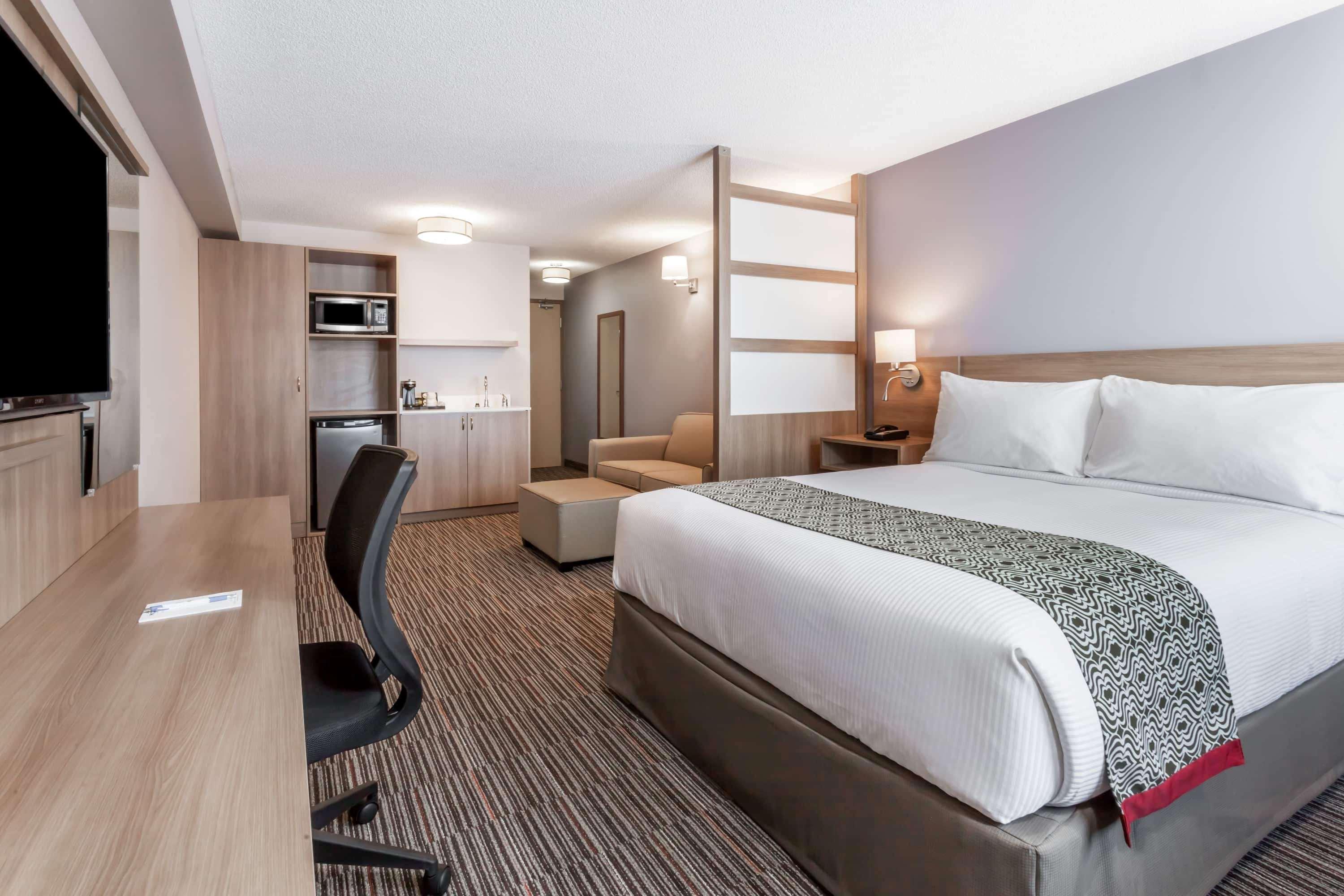 Suite Queen Size Bed