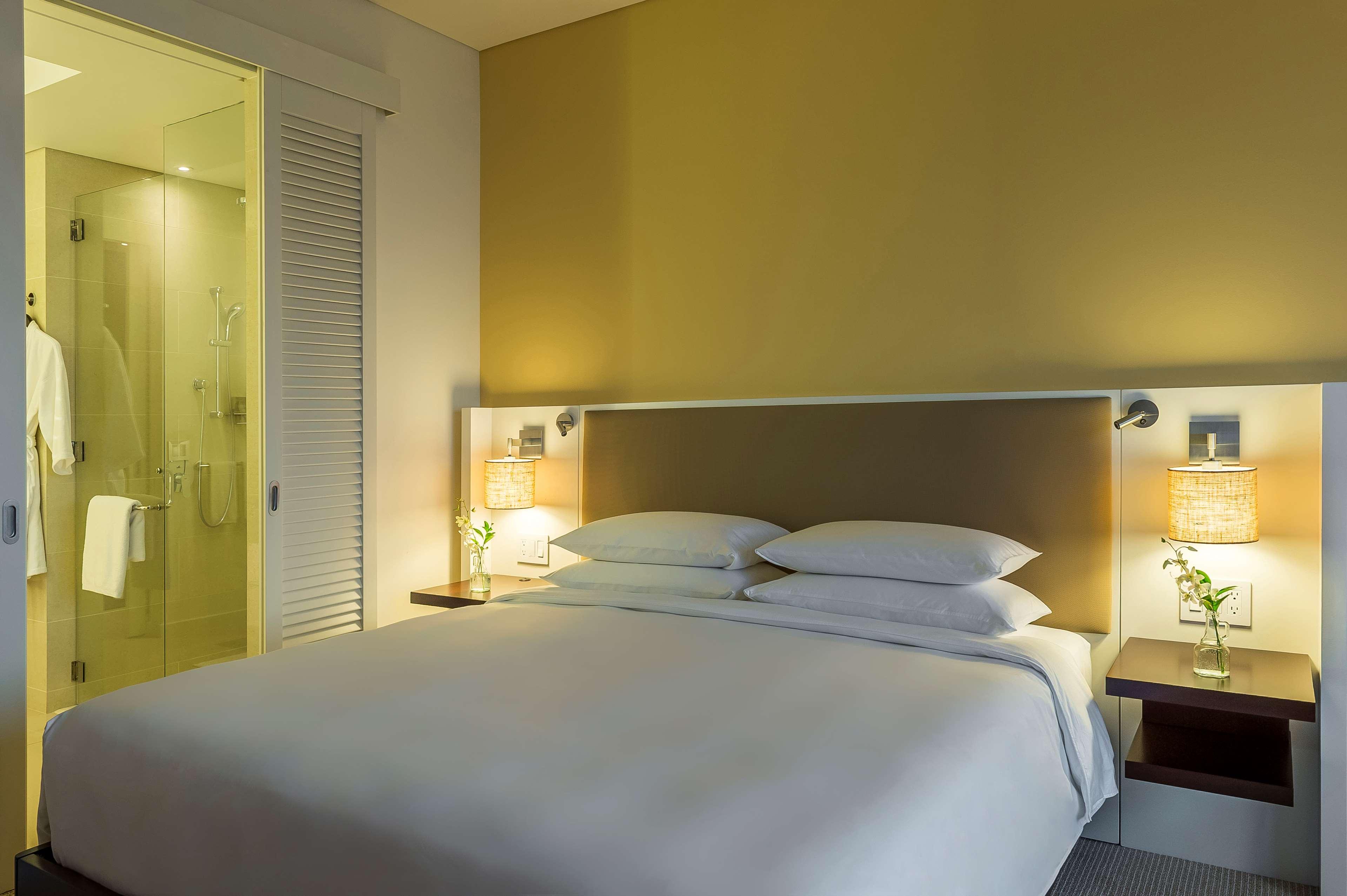 Double Bay View King Bed