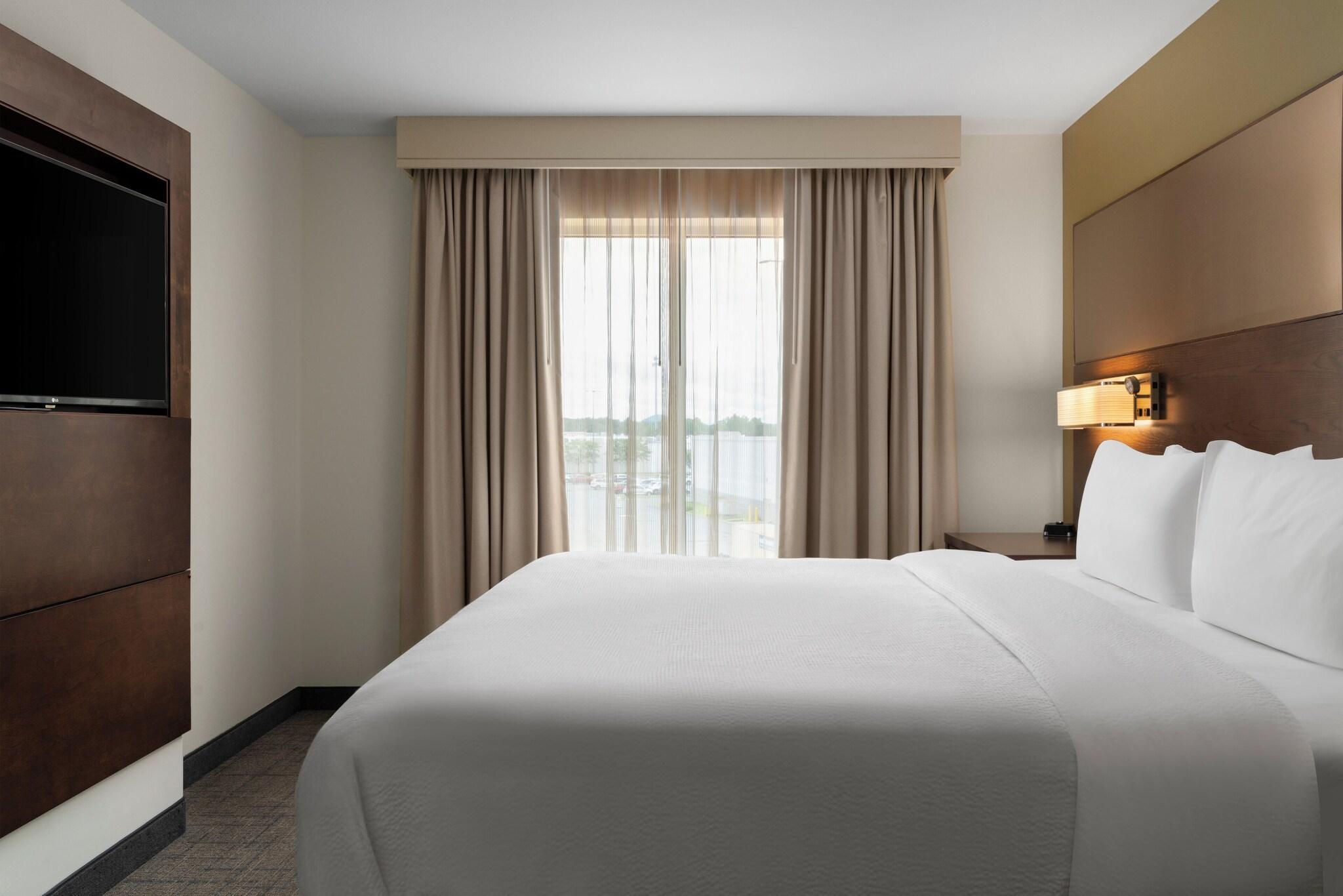 Suite Accessible King Size Bed