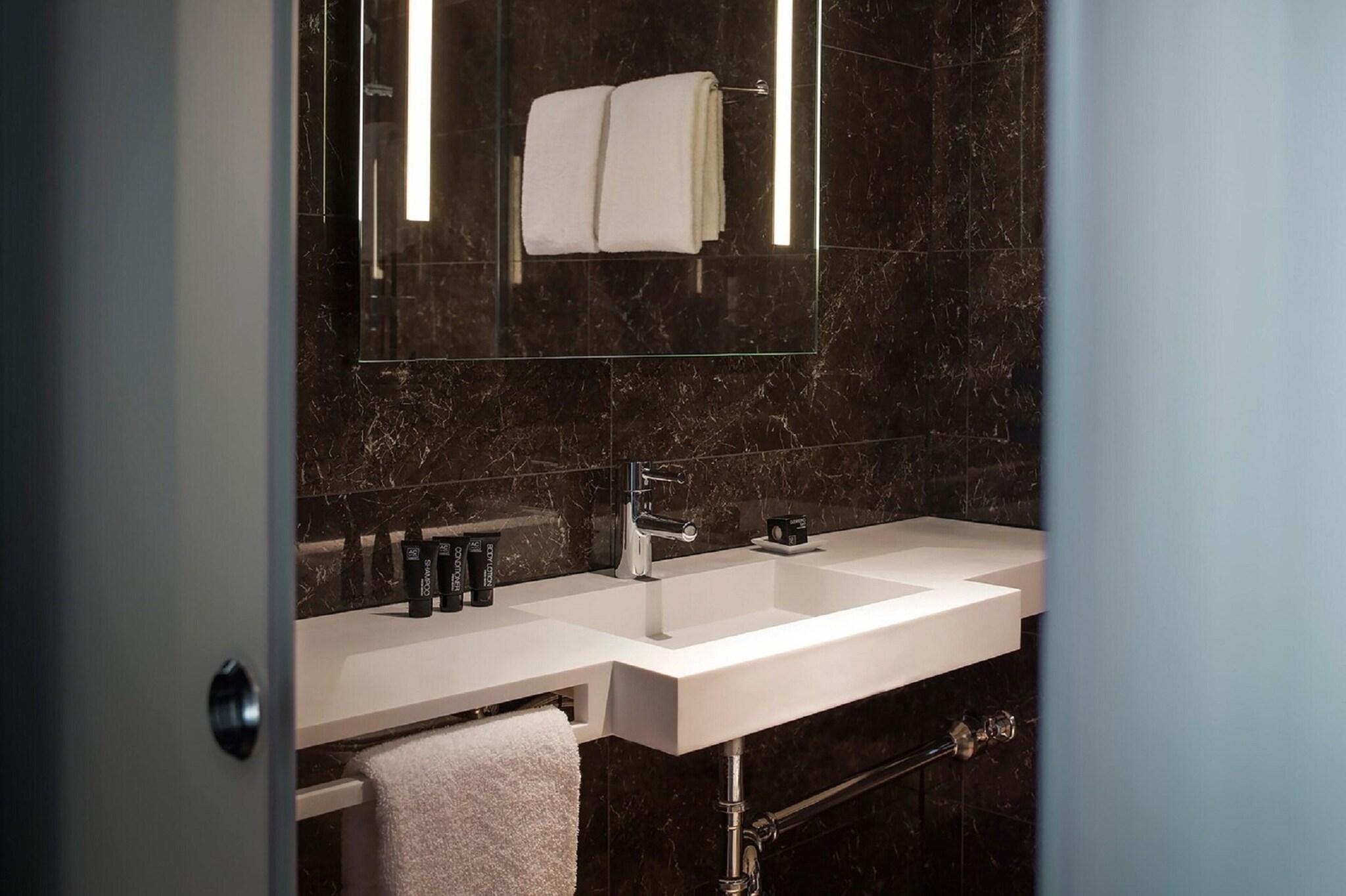 Quadruple Two Double Beds Non Smoking