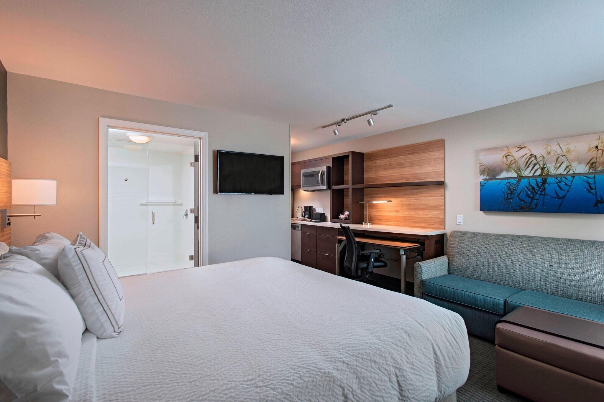 Suite Accessible King Size Bed