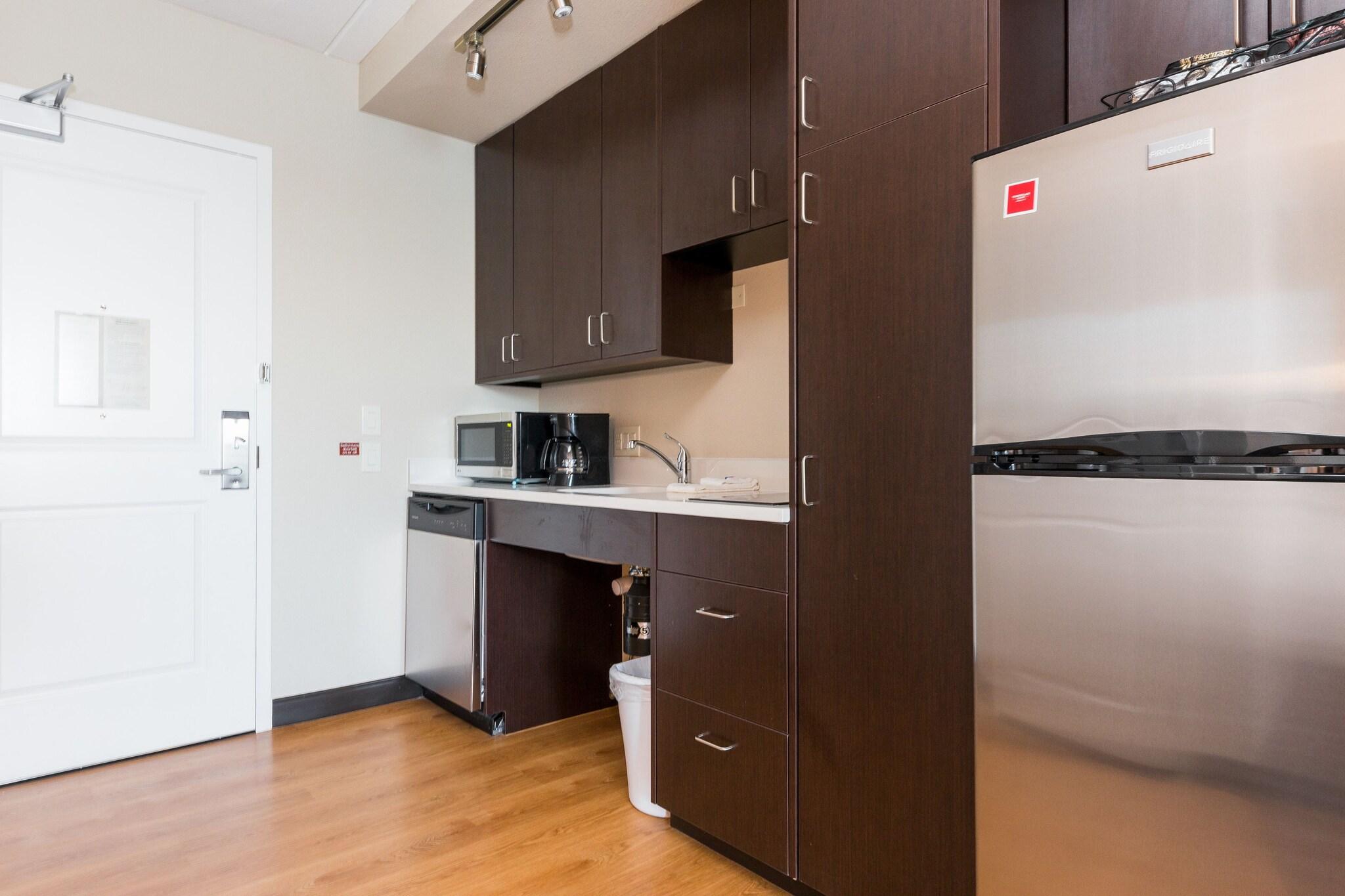 Studio Two Queen Beds