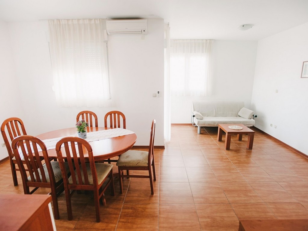 Apartment Capacity 4