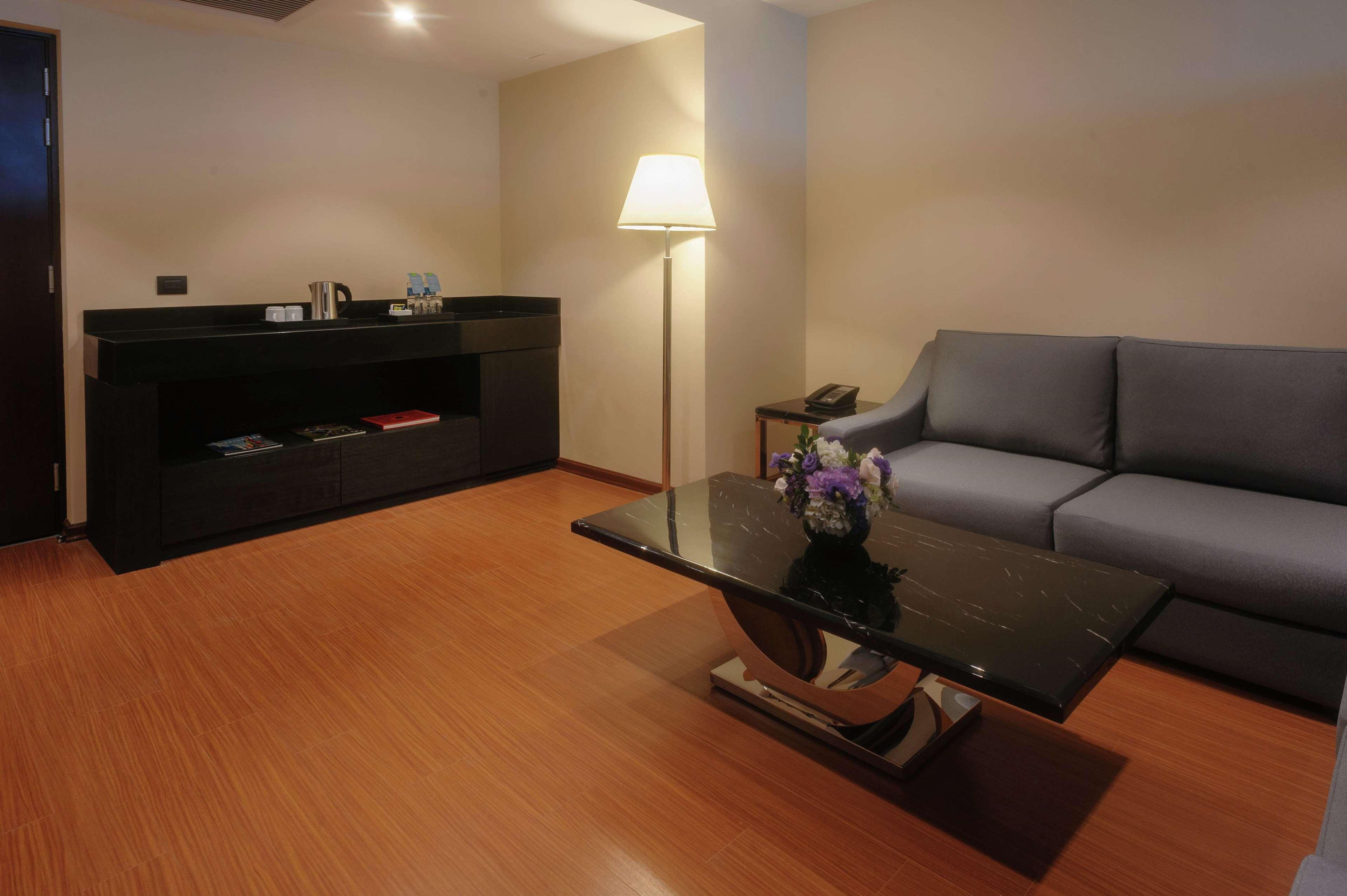 Suite King Bed One Bedroom 