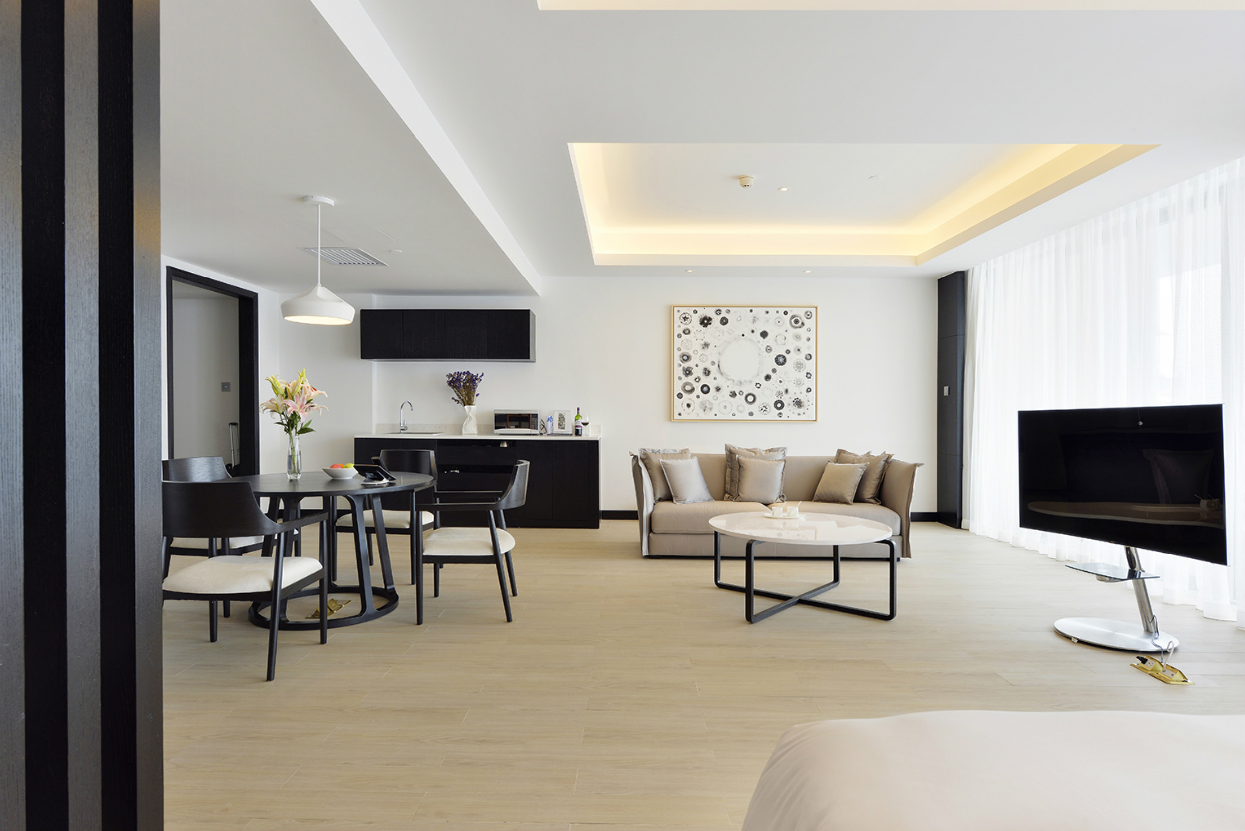 Family Room Deluxe Pool View