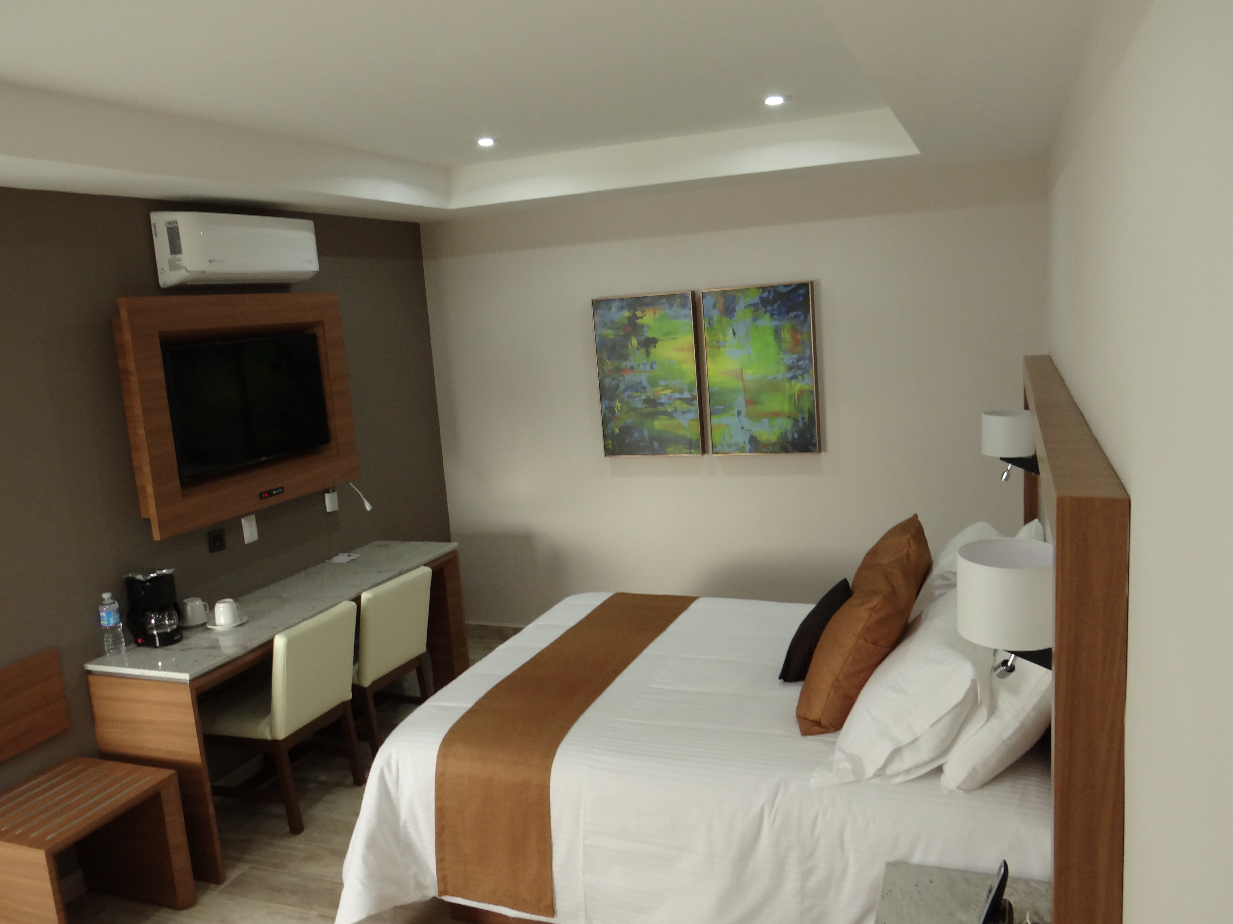 Junior Suite Queen Size Bed