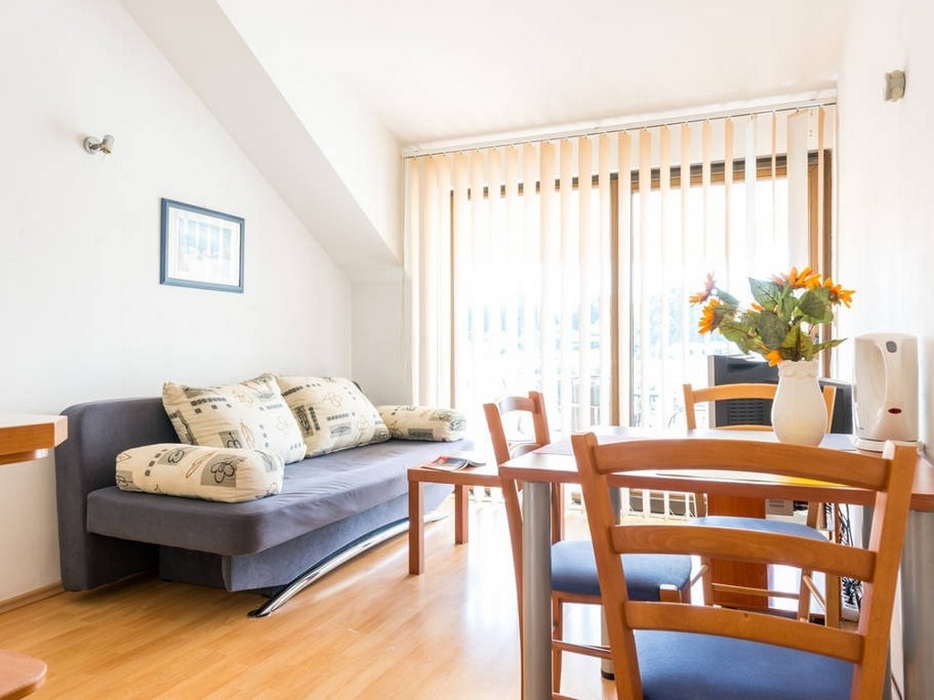 Apartment Capacity 4