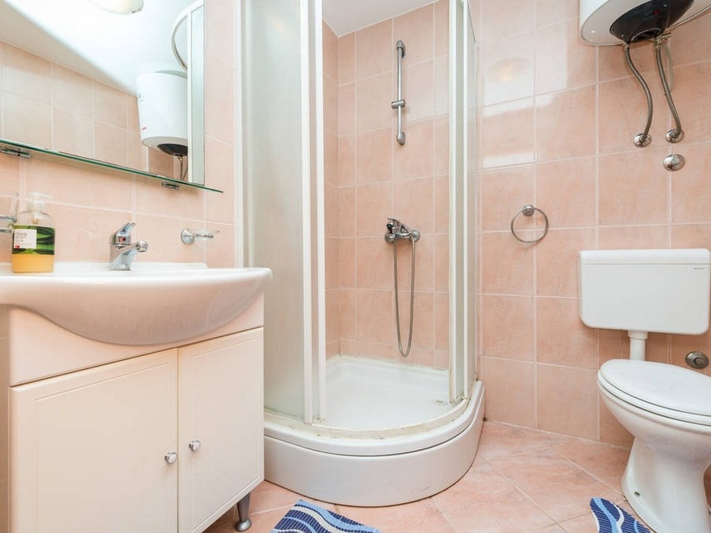 Apartment Capacity 4