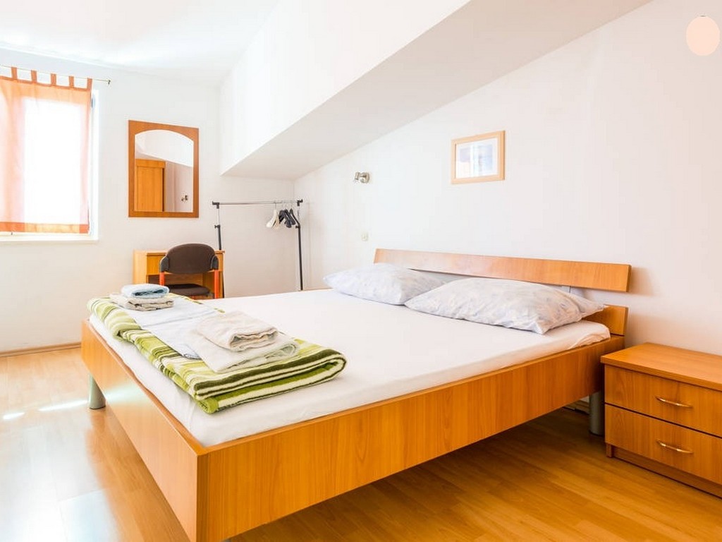 Apartment Capacity 4