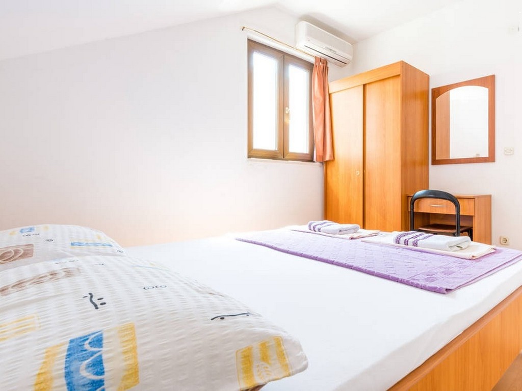 Apartment Capacity 4