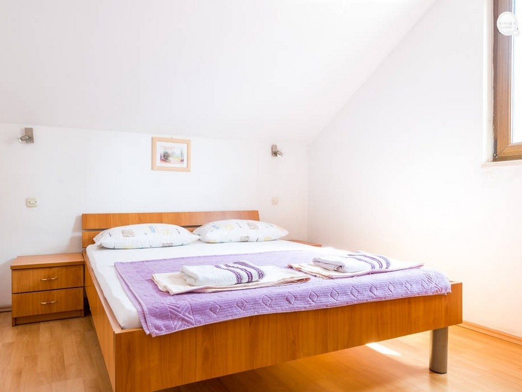 Apartment Capacity 4