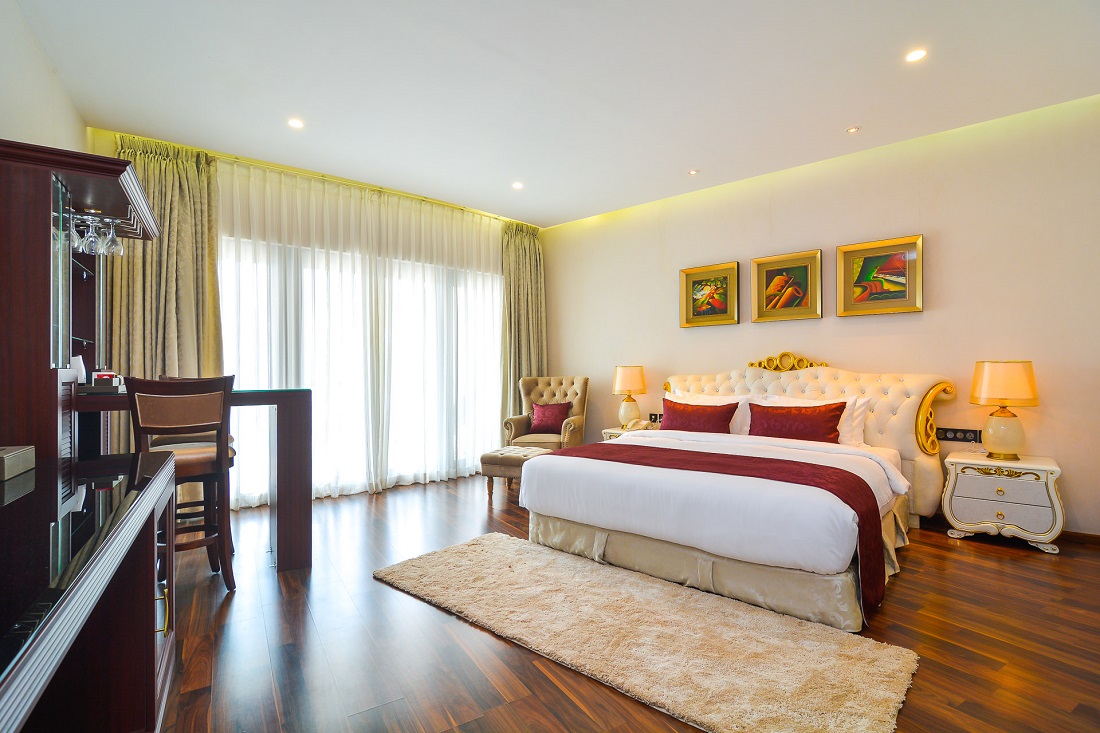 Double Pool View King Bed