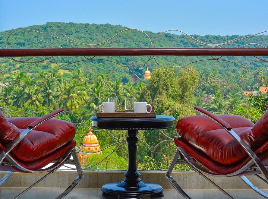 Double Pool View King Bed