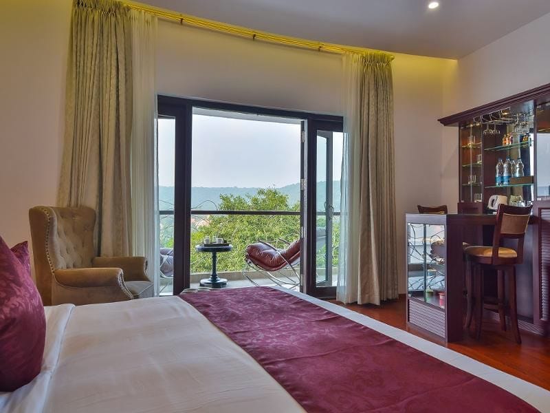 Double Pool View King Bed