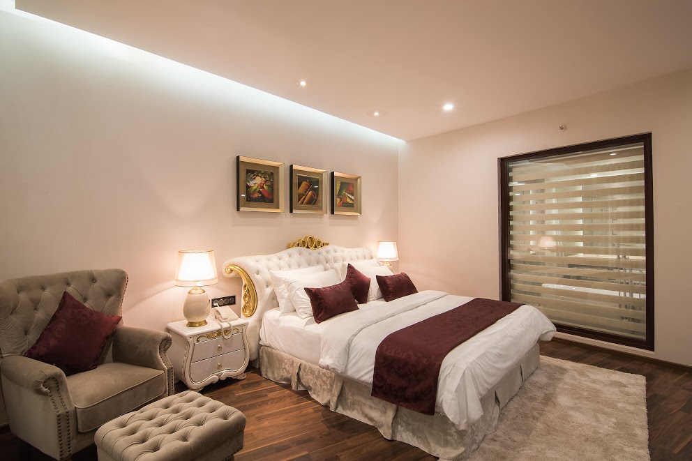 Double Pool View King Bed