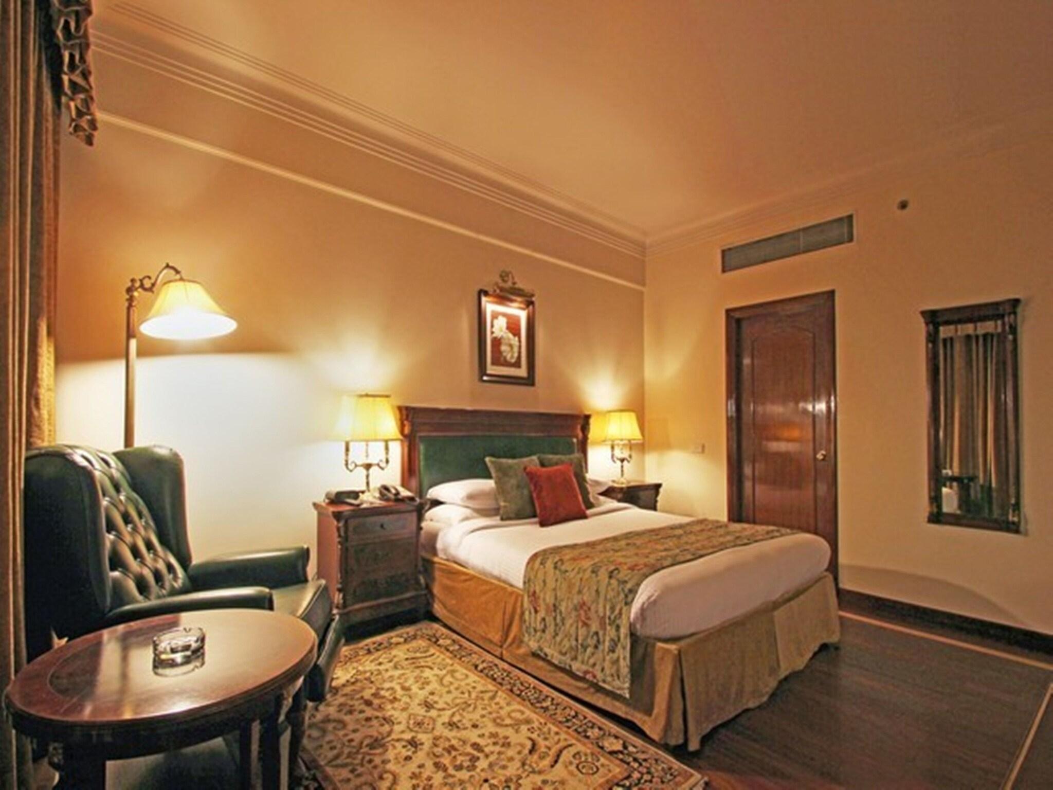 Double Business King Bed