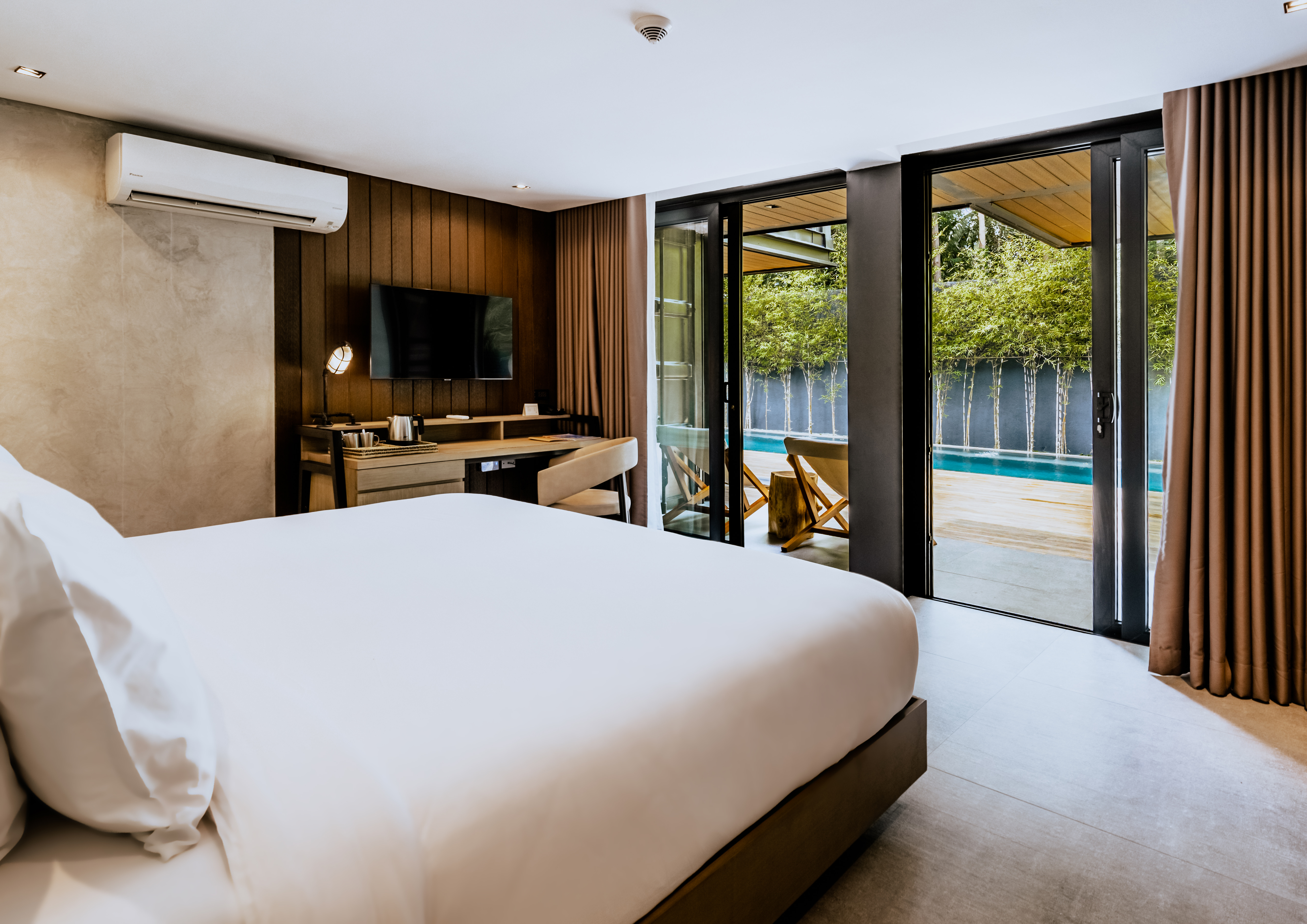 Double Pool View King Bed