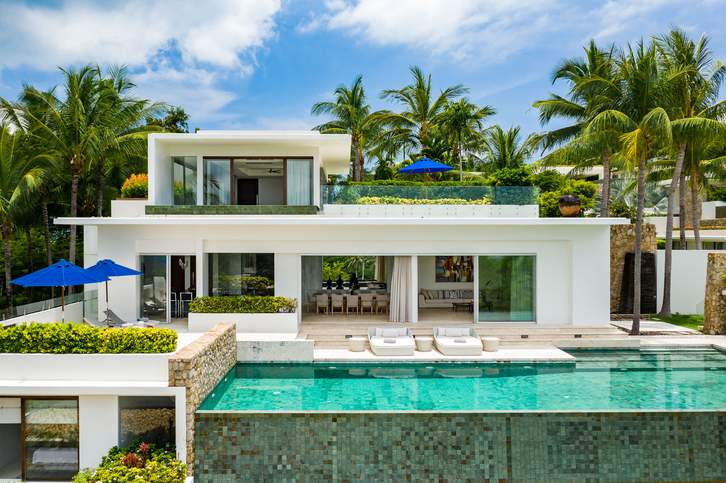 Villa Six Bedrooms with More Than Three Bathrooms